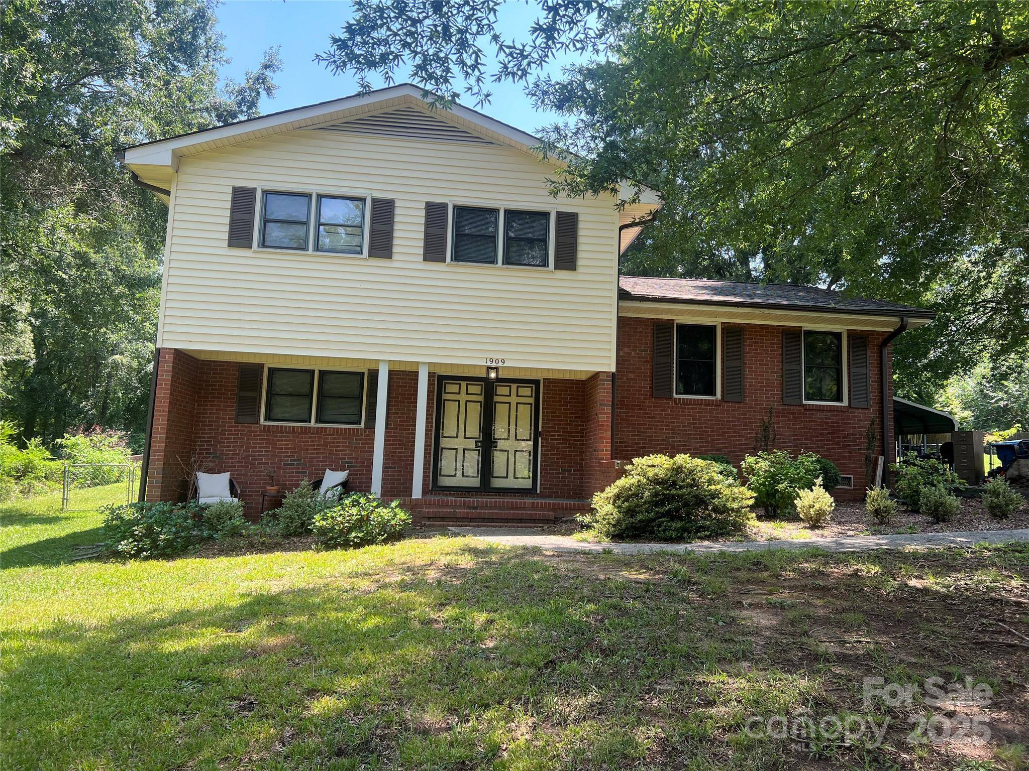 Kannapolis, NC 28081,1909 Normandy RD