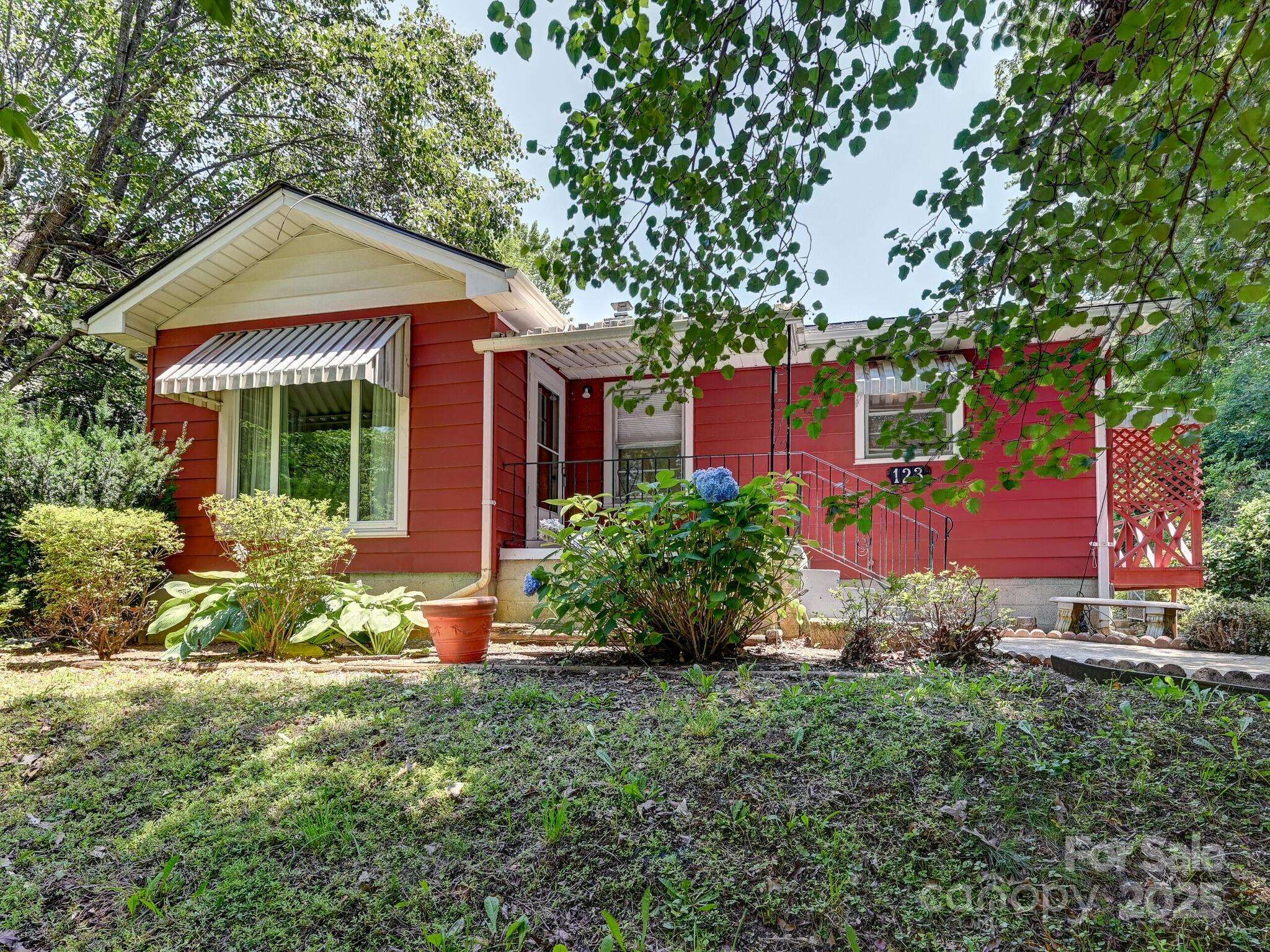 Arden, NC 28704,123 Blake DR