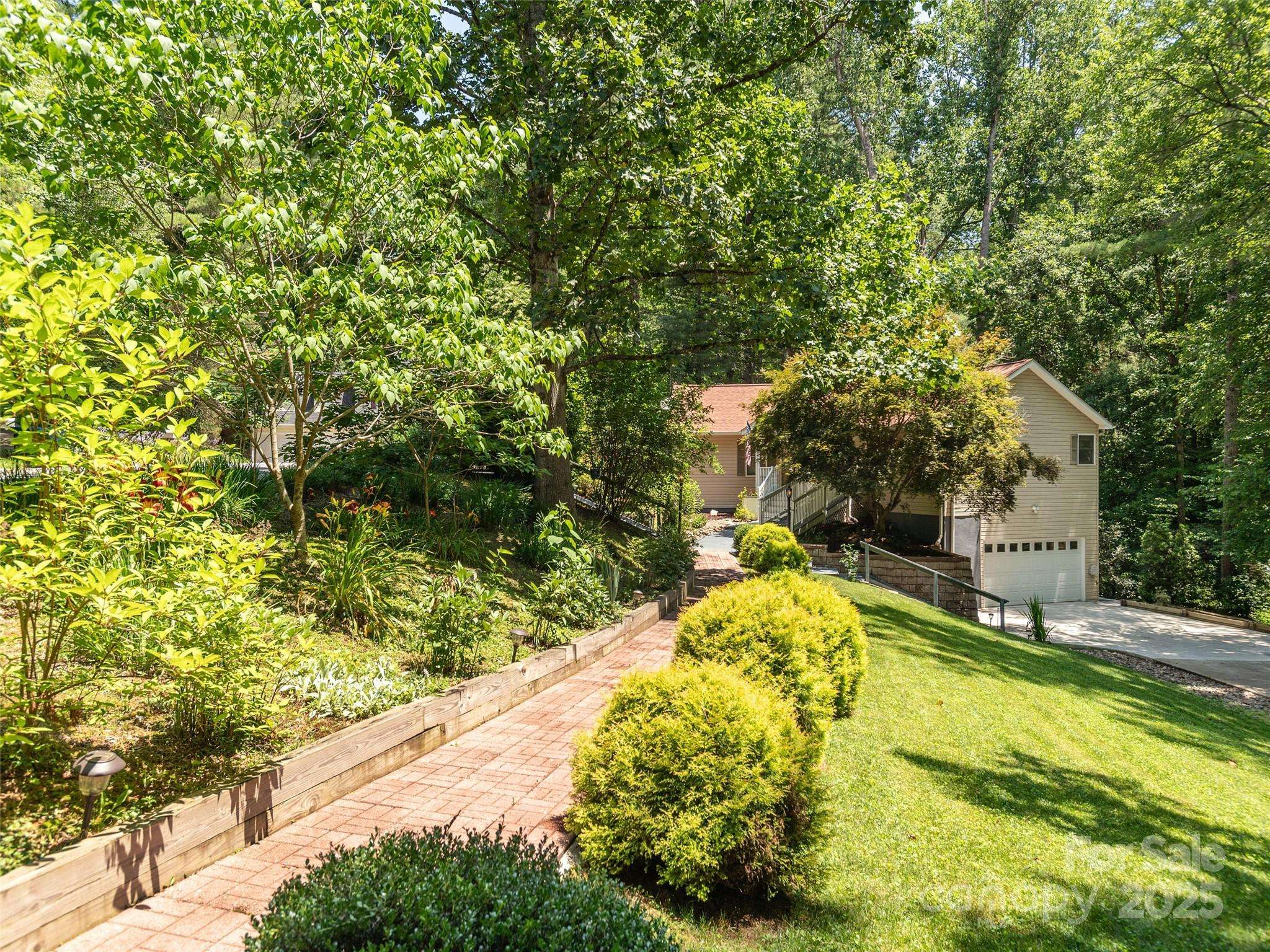 Hendersonville, NC 28739,204 Pine Berry CIR