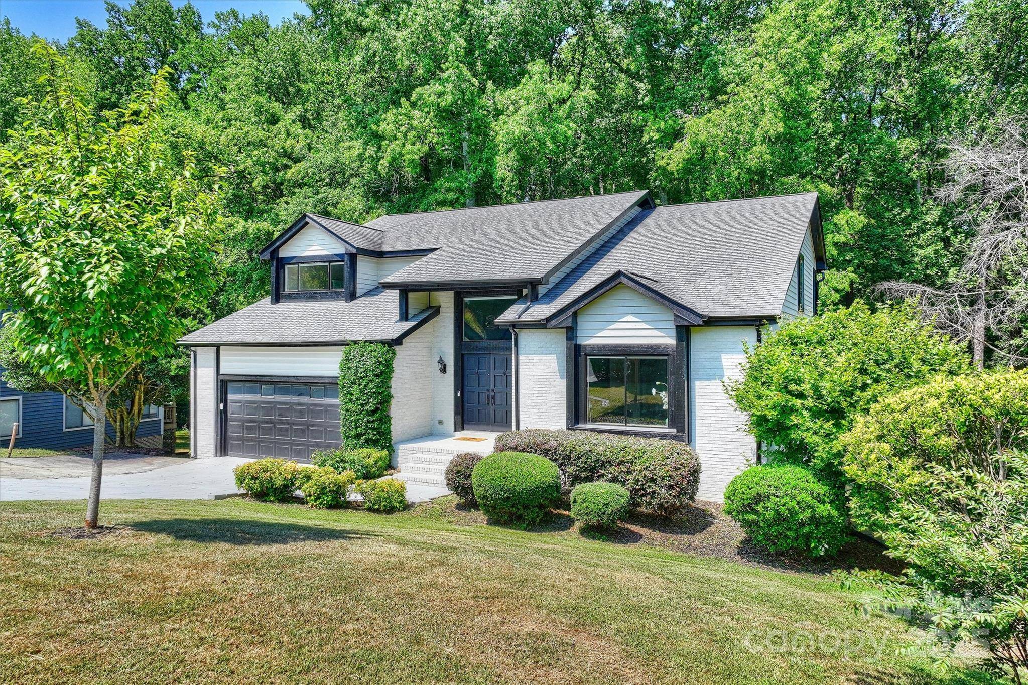Matthews, NC 28105,9334 Hunting CT