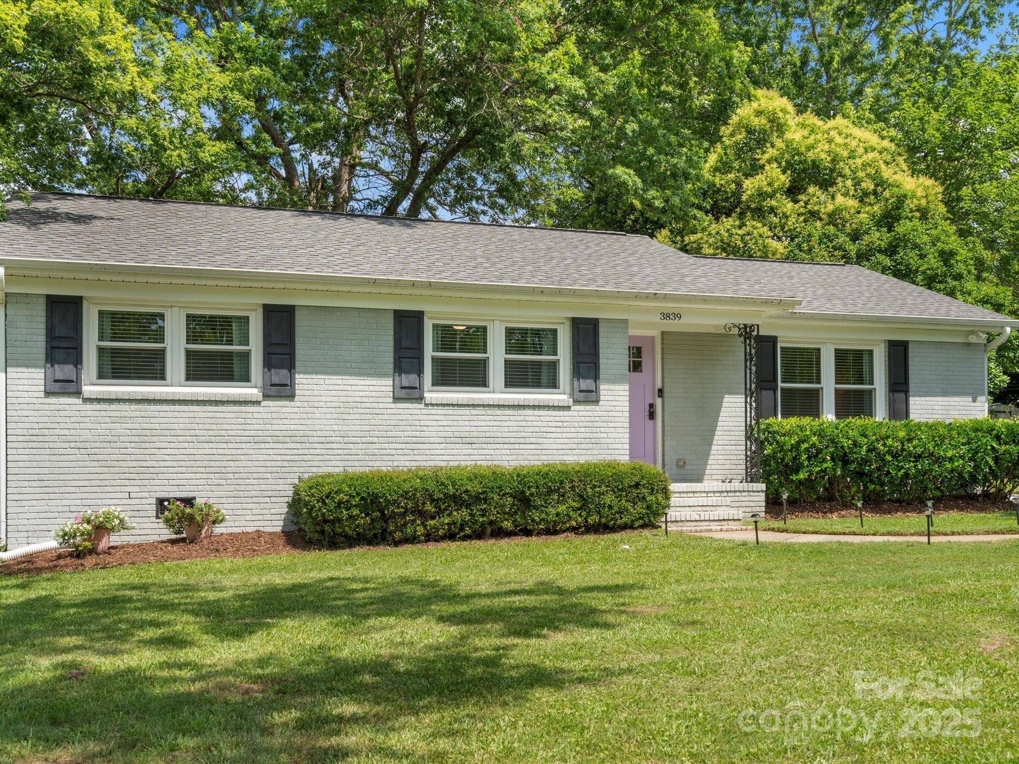 Charlotte, NC 28205,3839 Woodleaf RD