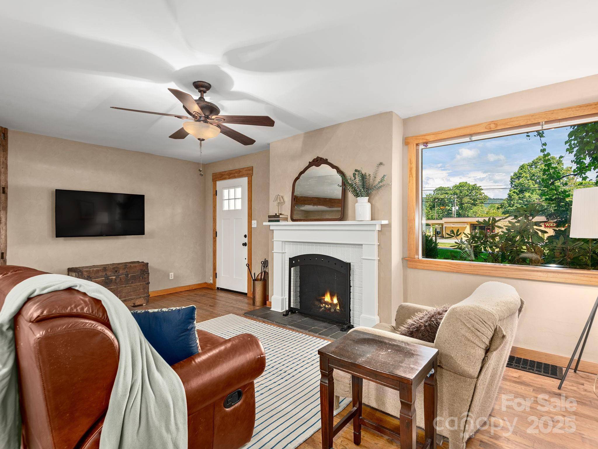 Asheville, NC 28805,915 Tunnel RD