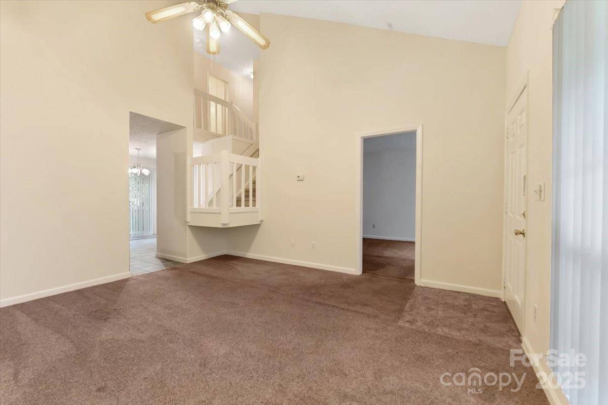Charlotte, NC 28215,6309 Windsor Gate LN