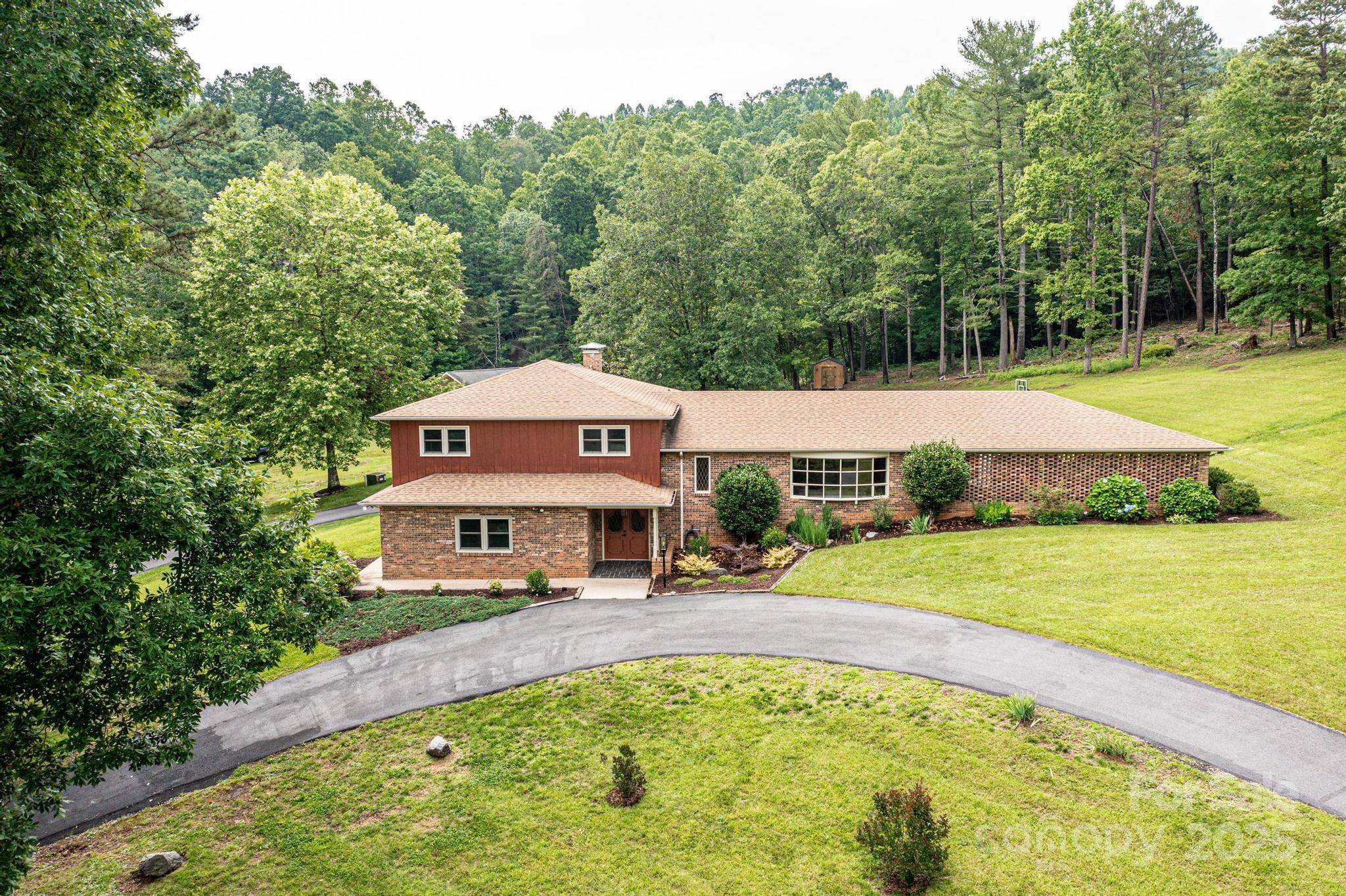 Lenoir, NC 28645,221 Roberts LN
