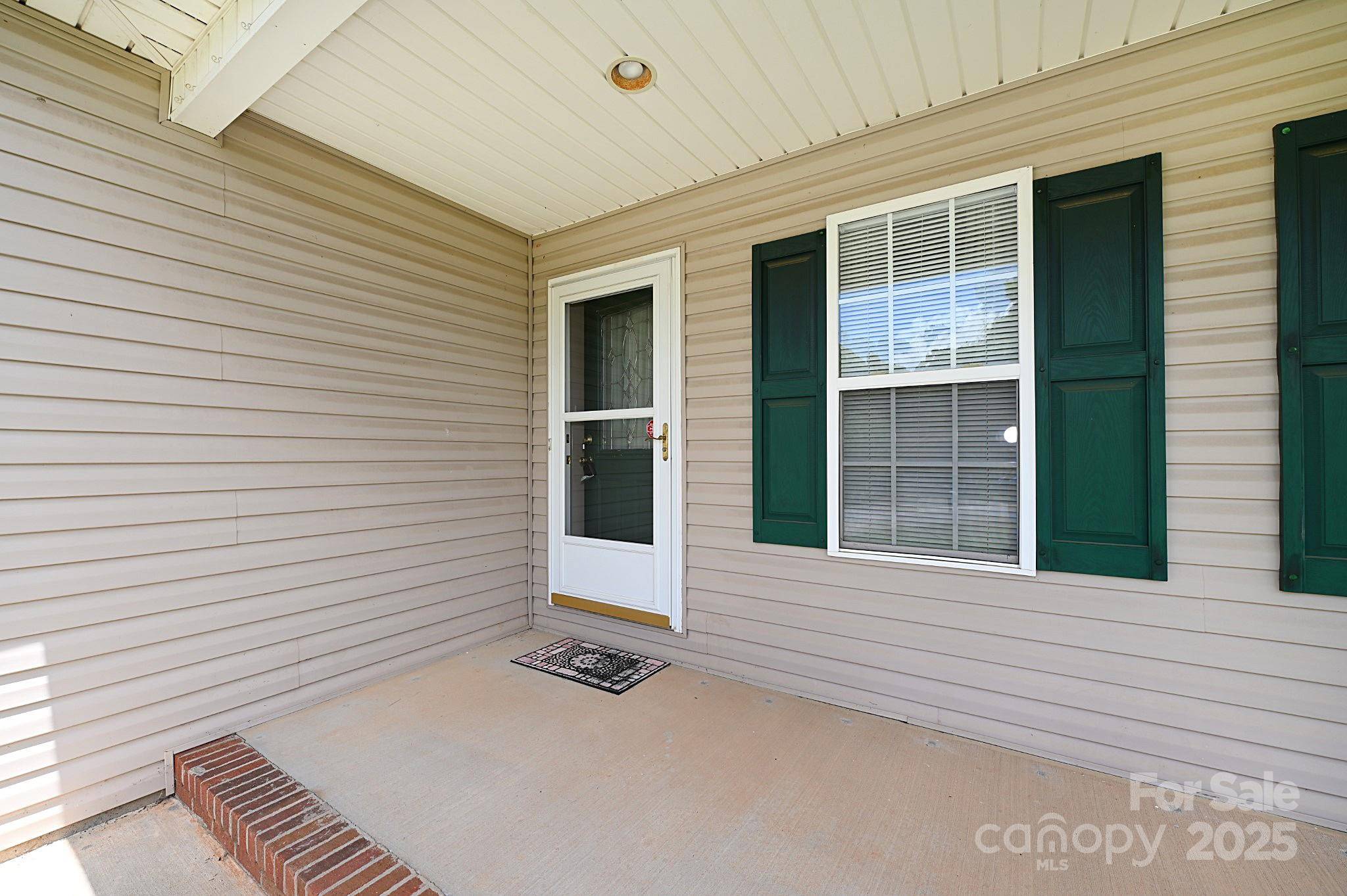 Hickory, NC 28601,202 Pine Meadows ST