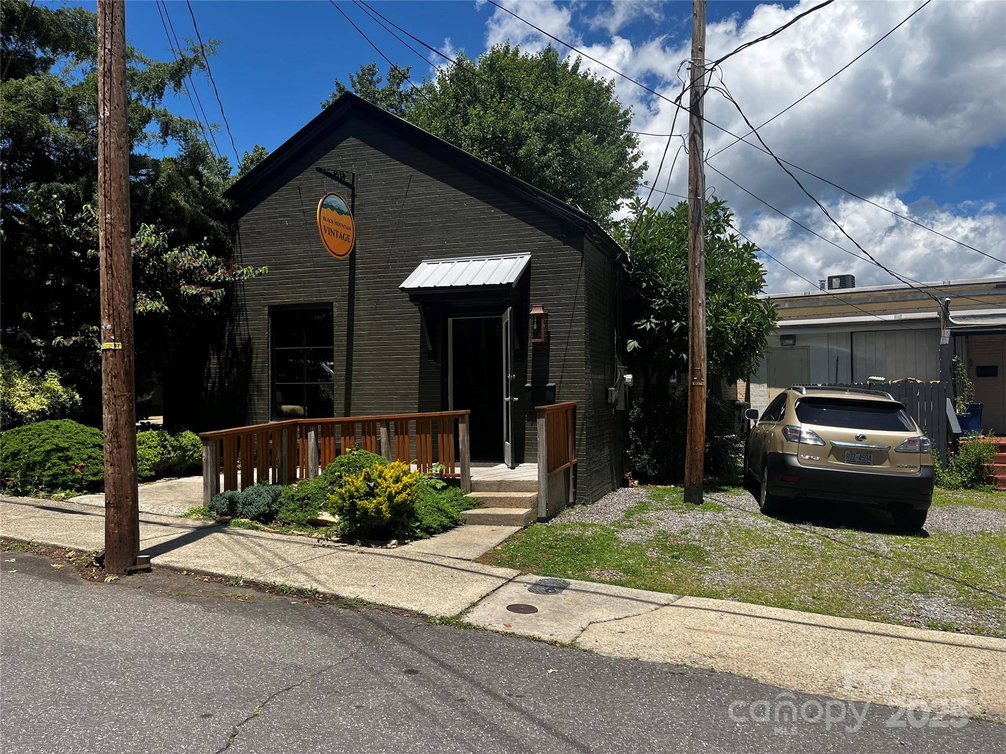 Black Mountain, NC 28711,104 Church ST