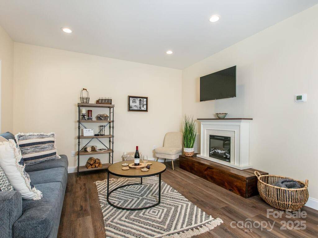 Black Mountain, NC 28711,508 S Oconeechee AVE #1