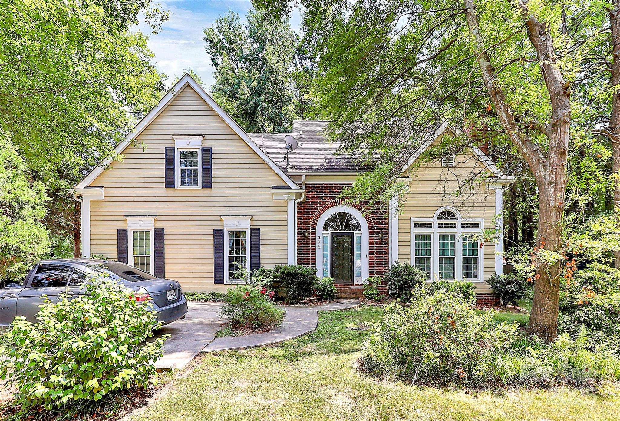 Charlotte, NC 28214,906 Mt Holly Huntersville RD
