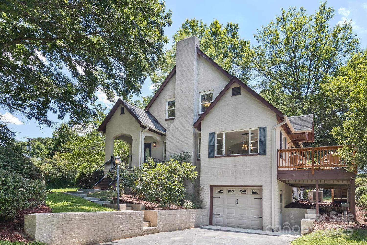 Hendersonville, NC 28792,39 Nix RD