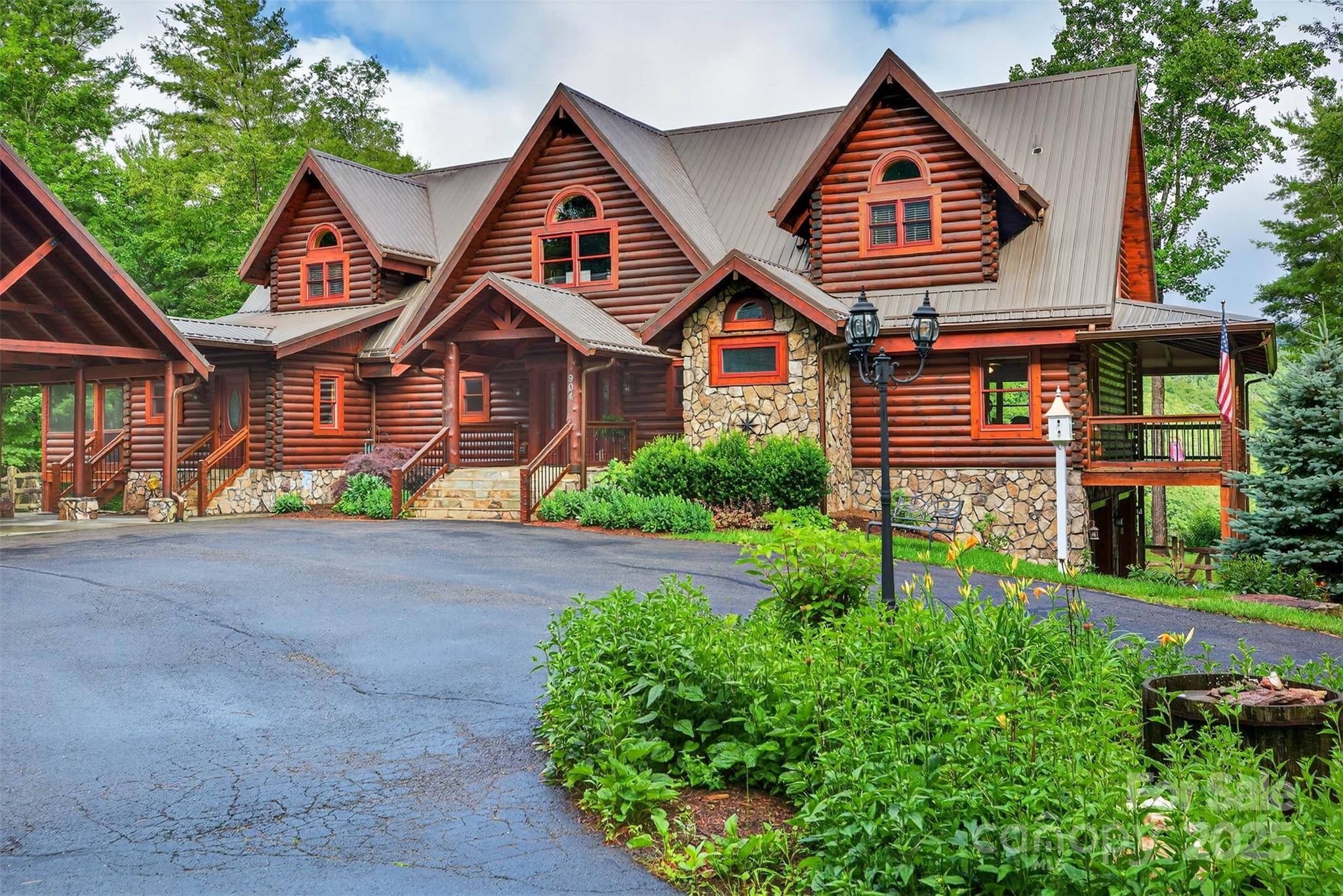 Boone, NC 28607,904 Bryan Hollow RD