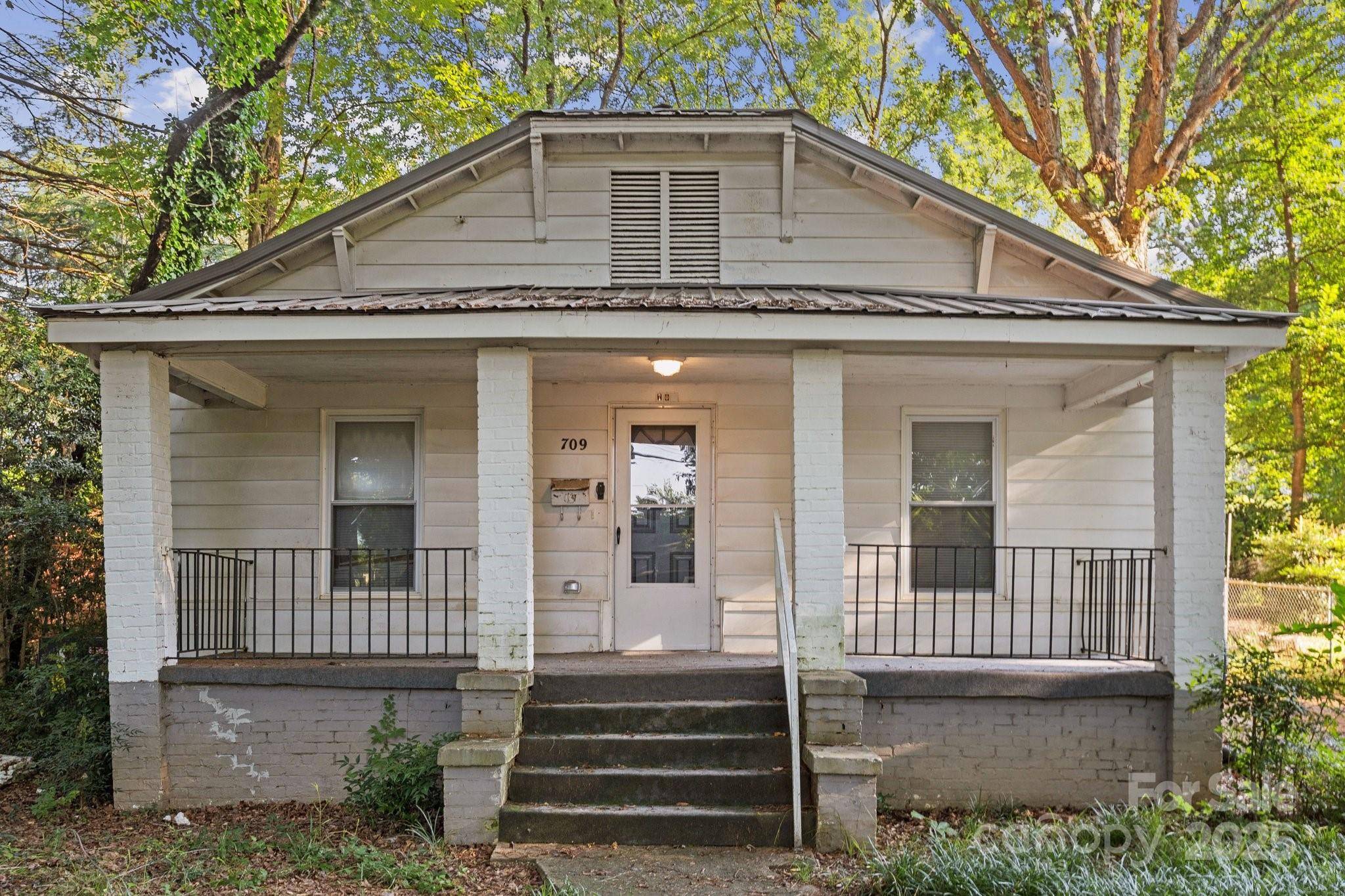 Statesville, NC 28677,709 E Front ST