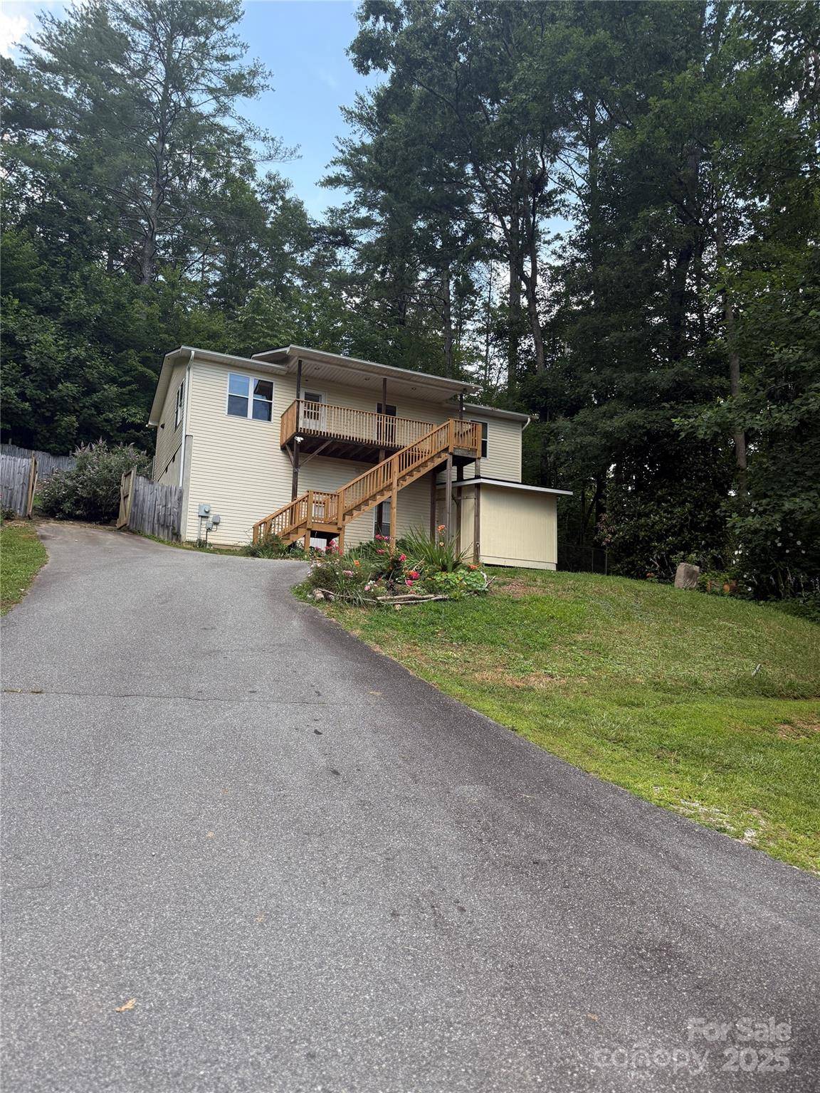 Brevard, NC 28712,96 Habitat WAY