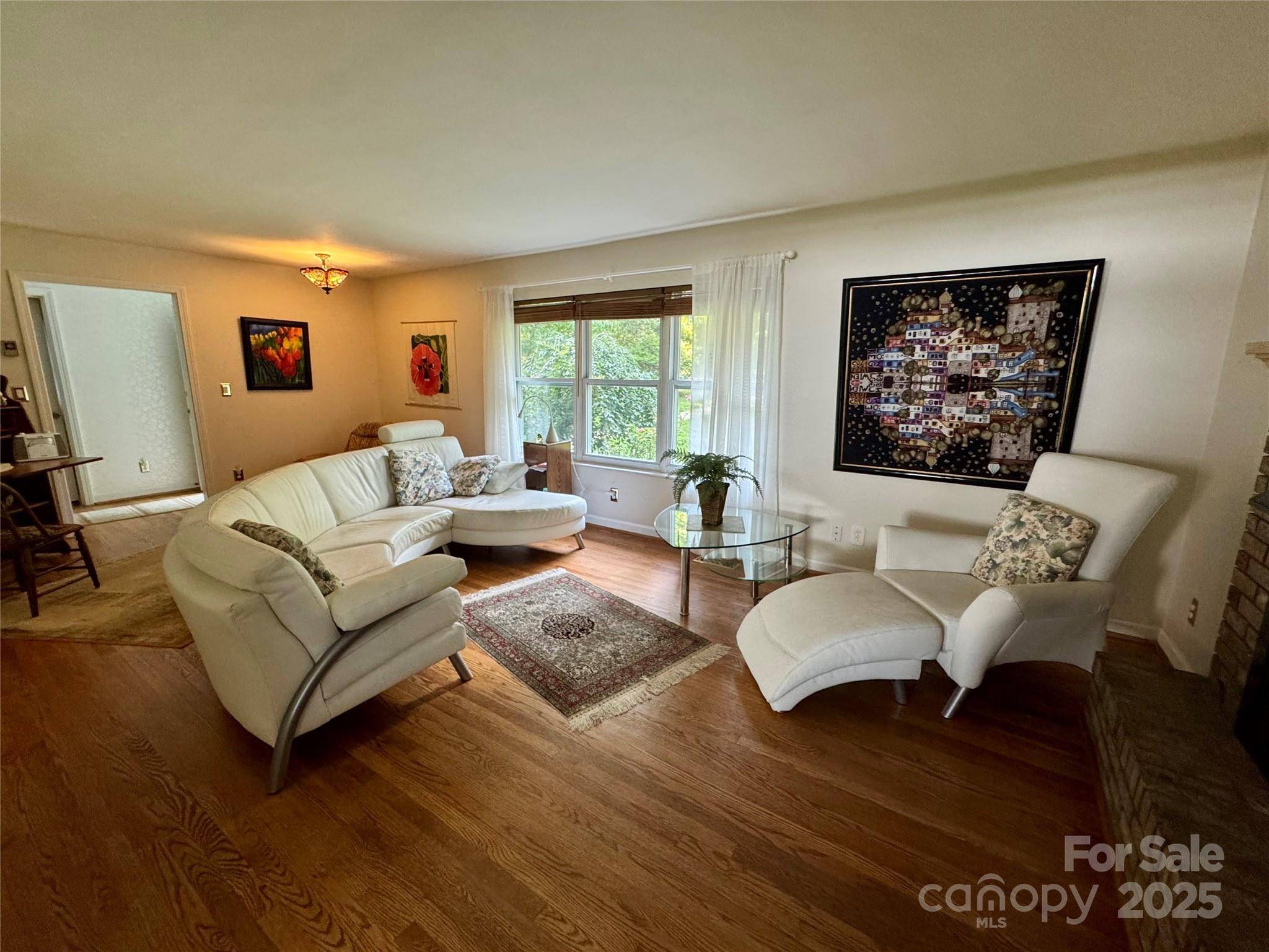 Hendersonville, NC 28792,206 Rock Hill AVE