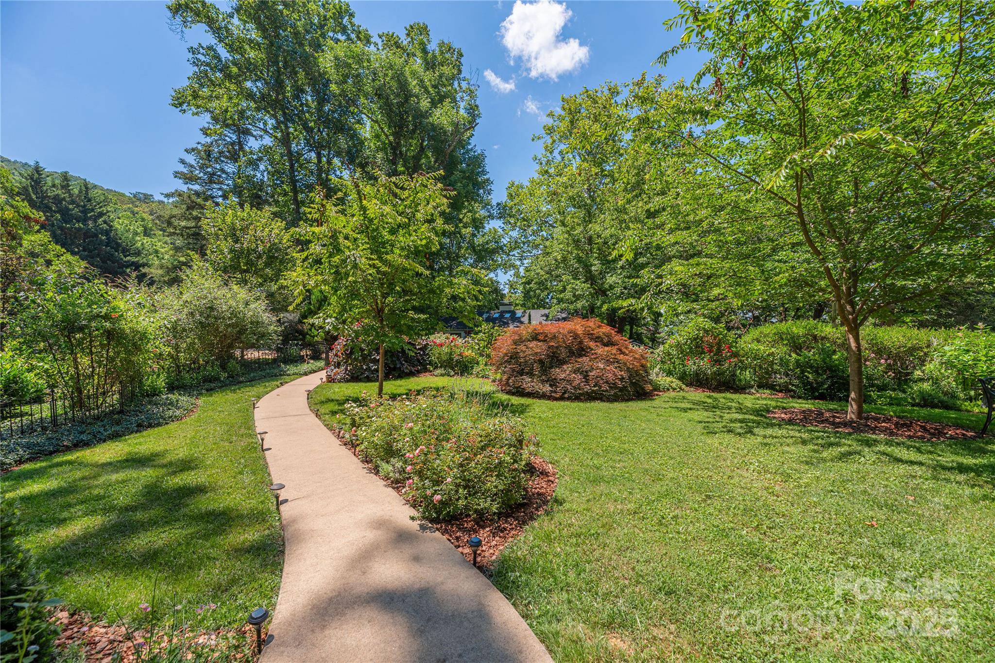 Asheville, NC 28804,24 Woodcrest RD