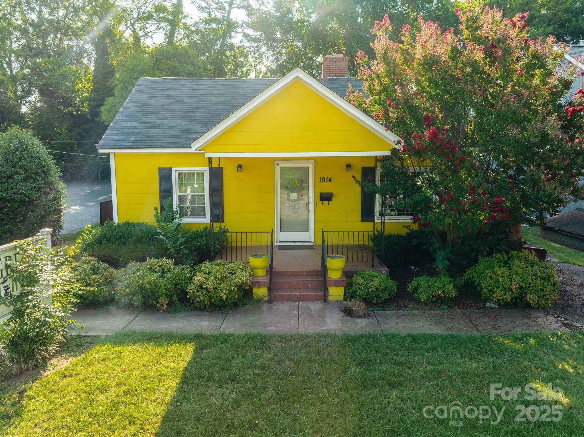 Charlotte, NC 28216,1914 Beatties Ford RD