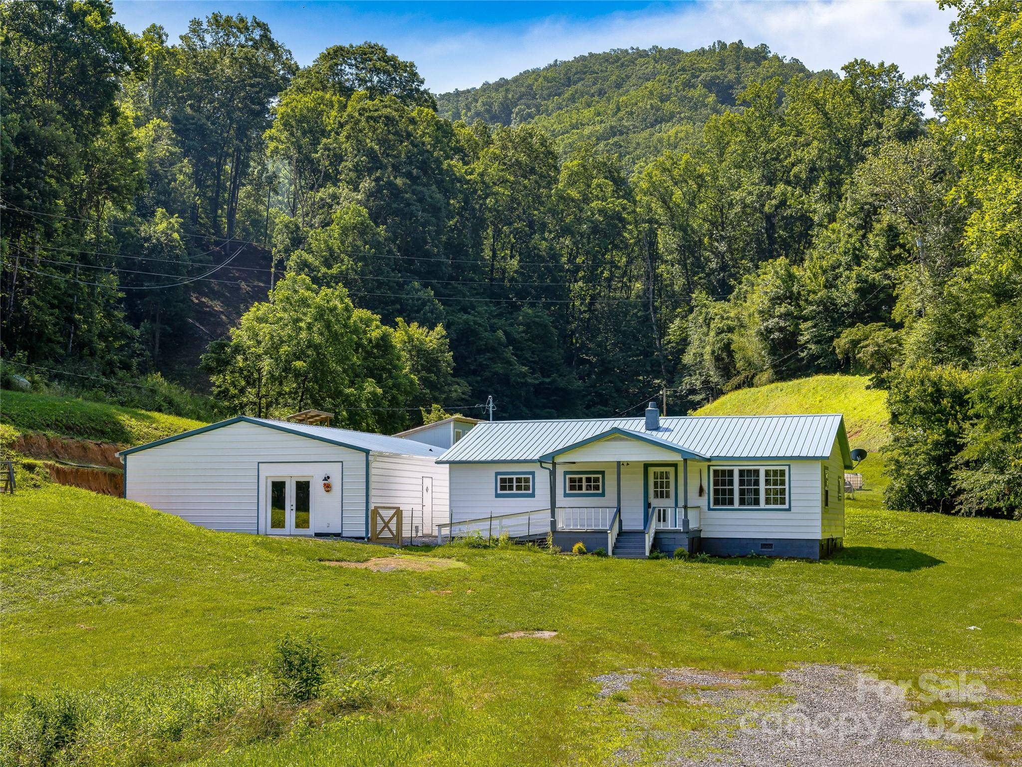 Sylva, NC 28779,471 Claude Cook RD