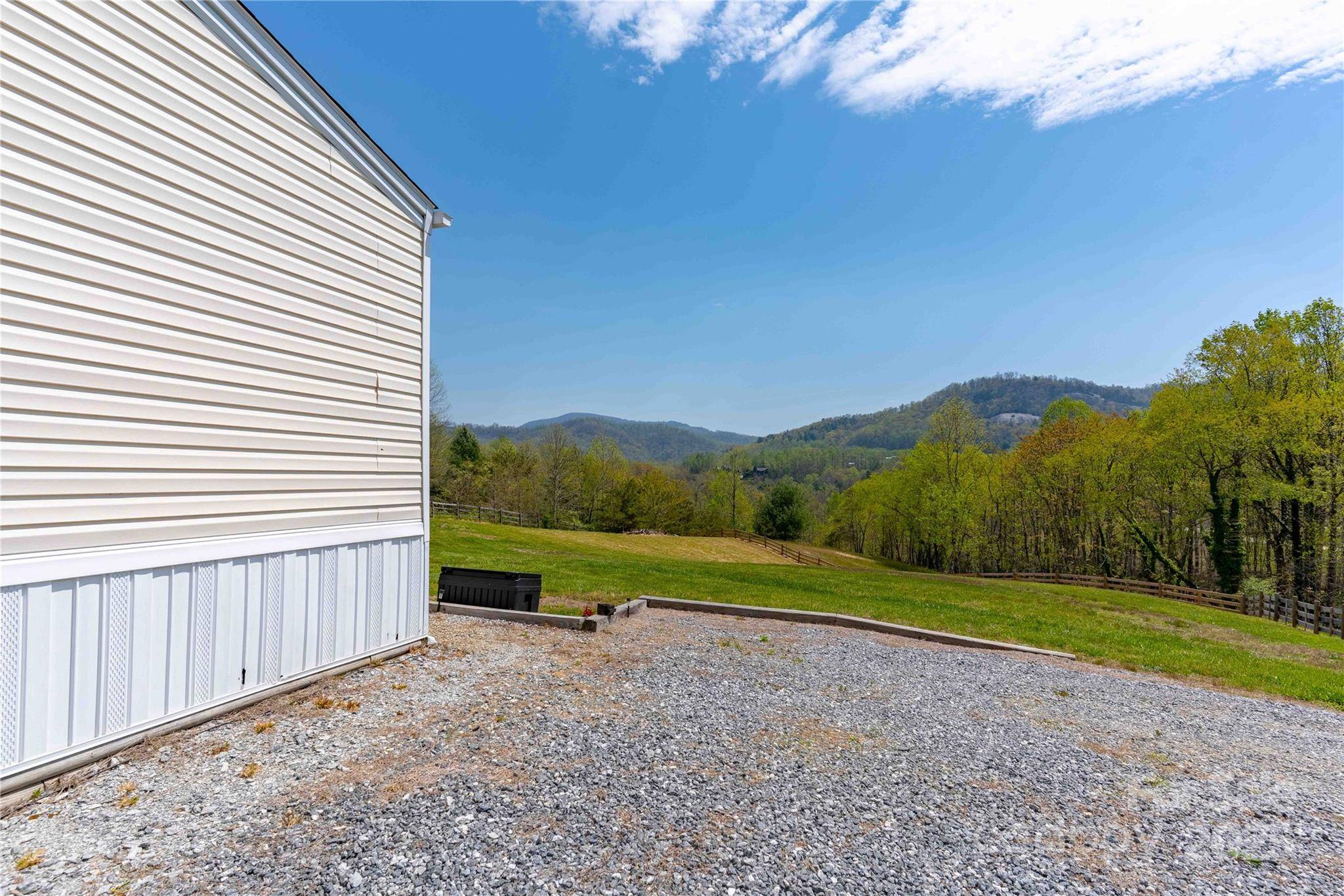 Hendersonville, NC 28792,164 Baby Jane LN