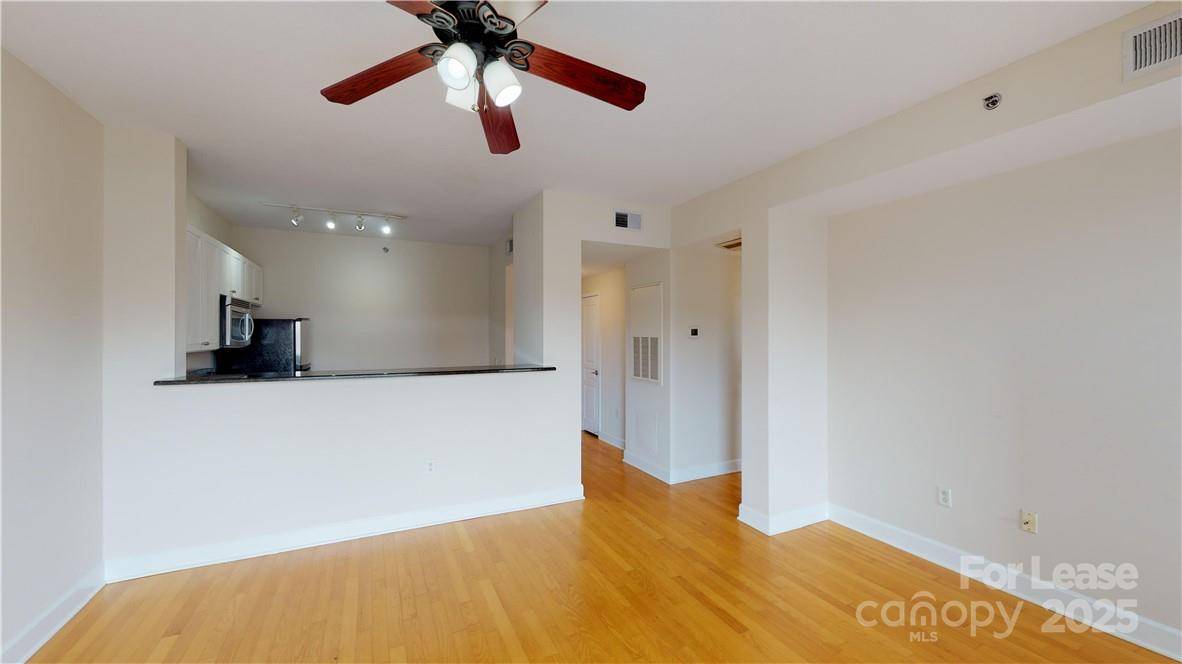 Charlotte, NC 28203,1315 East BLVD #329