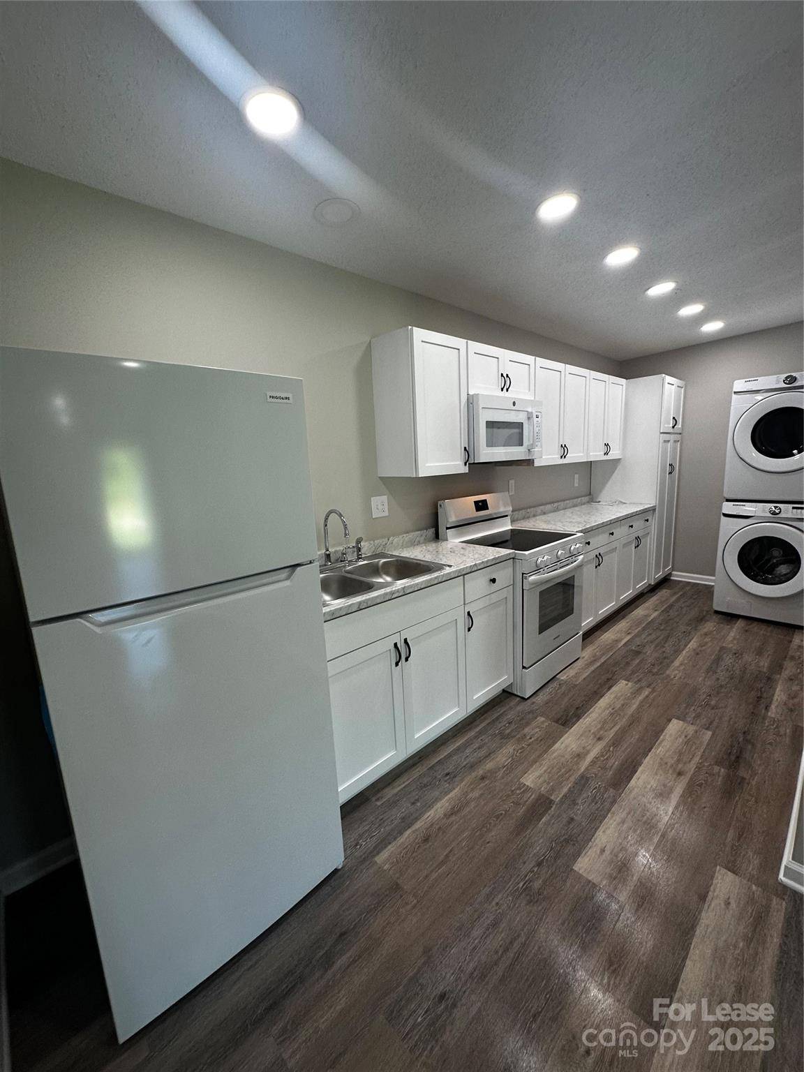 Marion, NC 28752,43 Hawkins RD #1