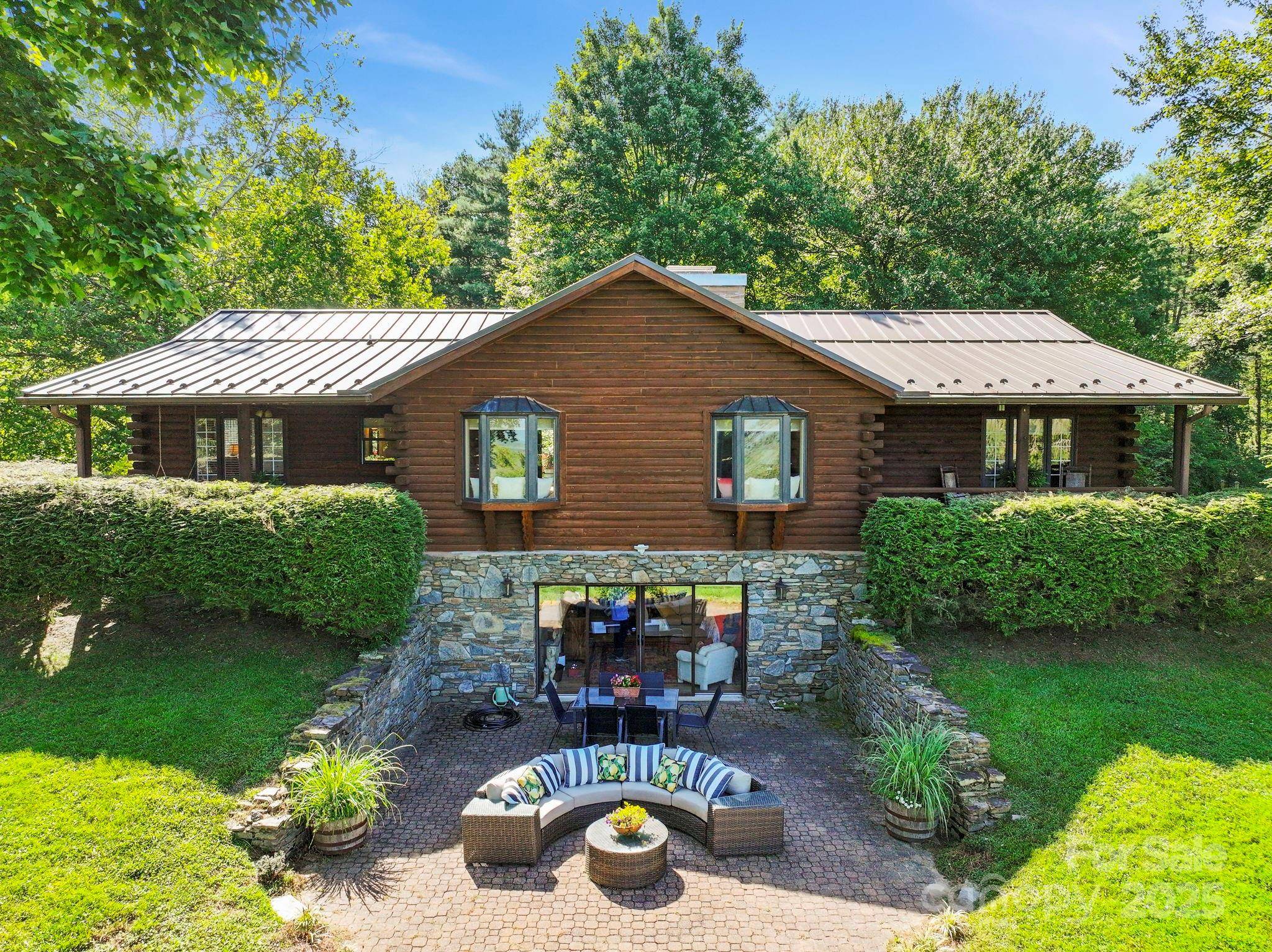 Hendersonville, NC 28739,85 Rock Rest RD