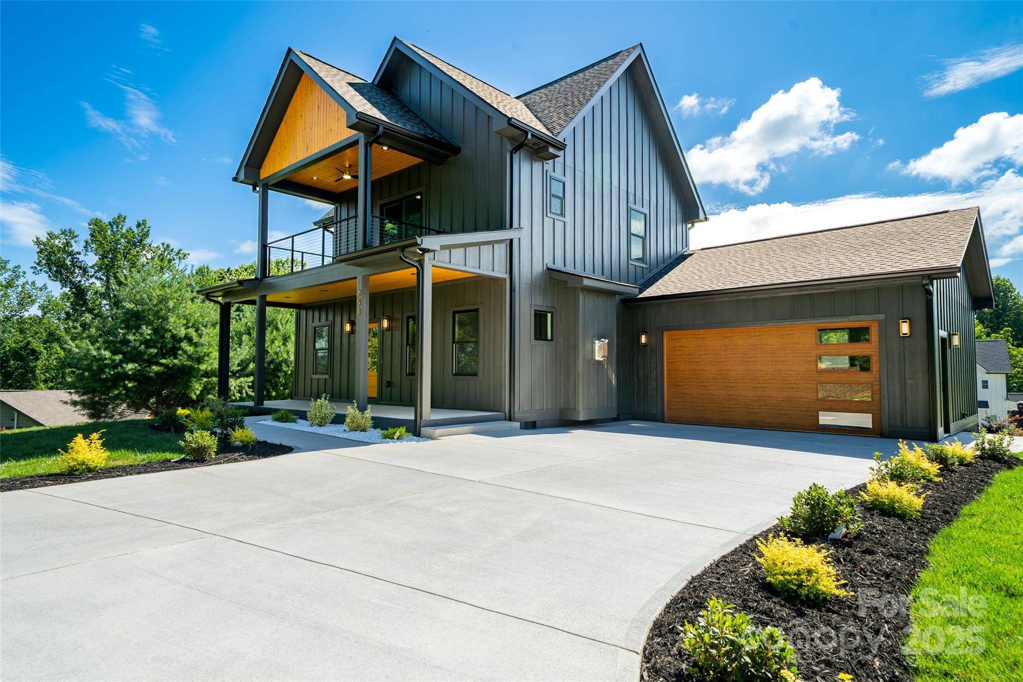 Hendersonville, NC 28792,253 Eagles Eye DR