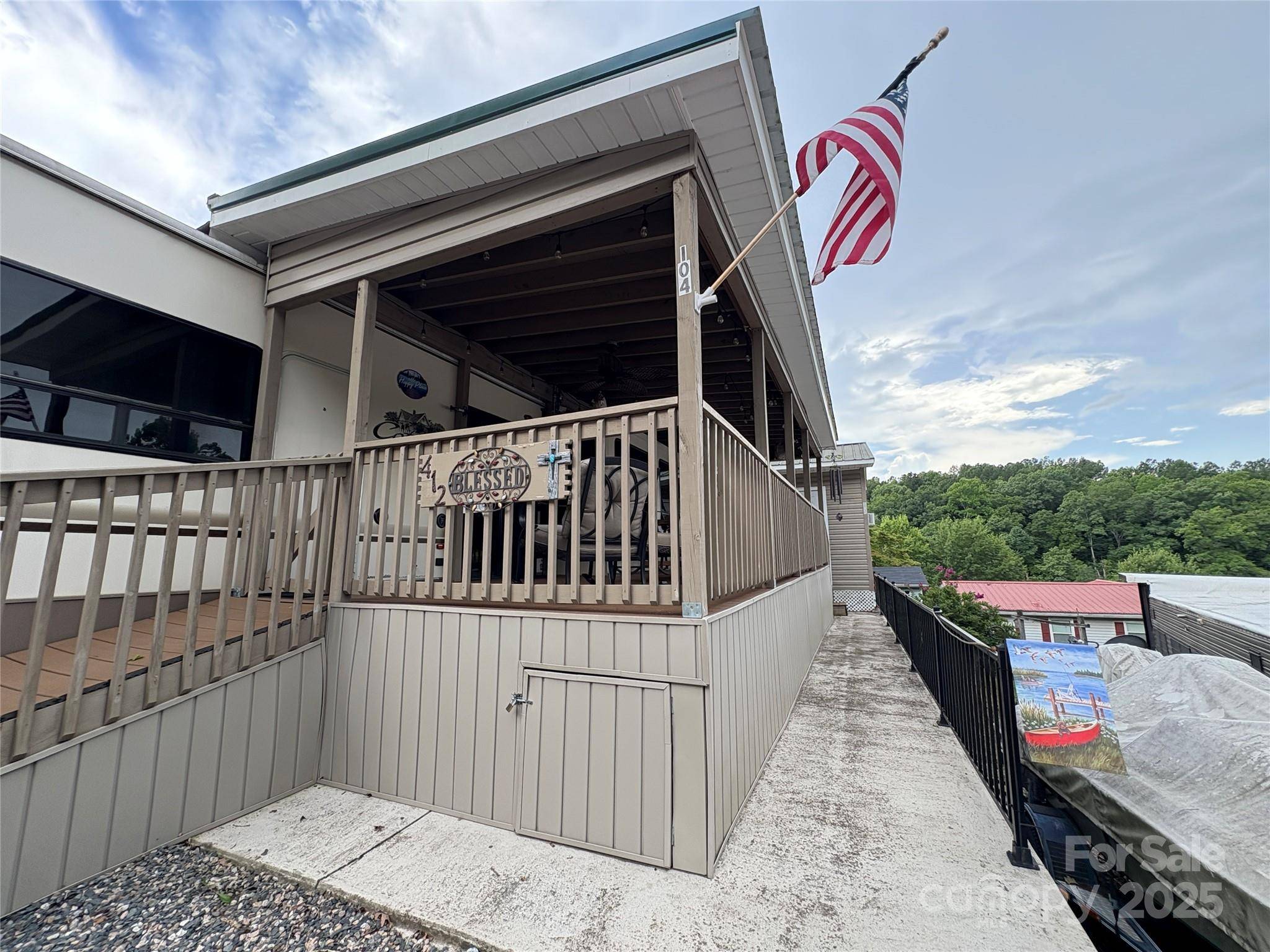New London, NC 28127,104 Cedar LN