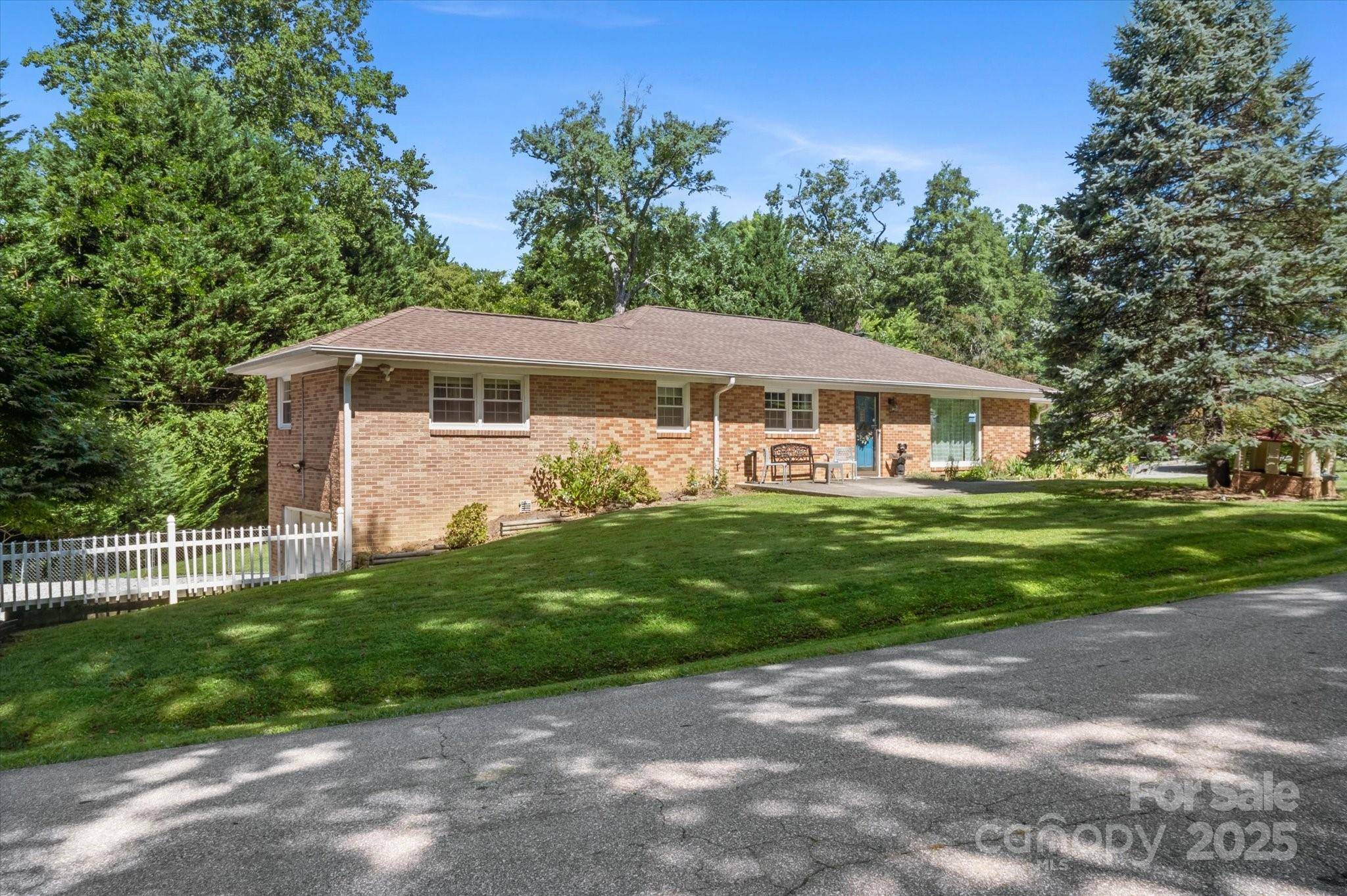 Hendersonville, NC 28792,441 Hillcrest CIR
