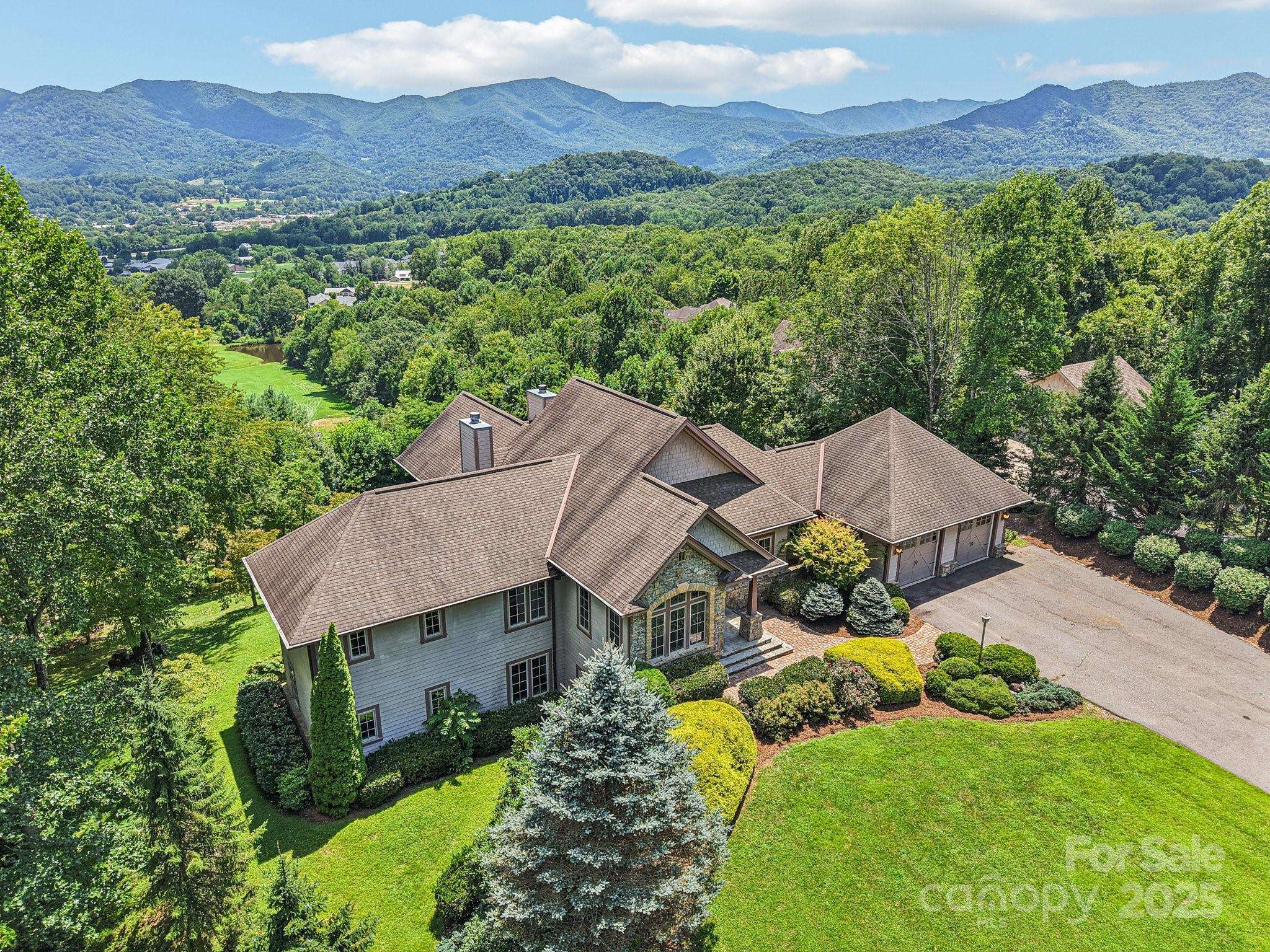 Waynesville, NC 28786,149 Cardinal LN