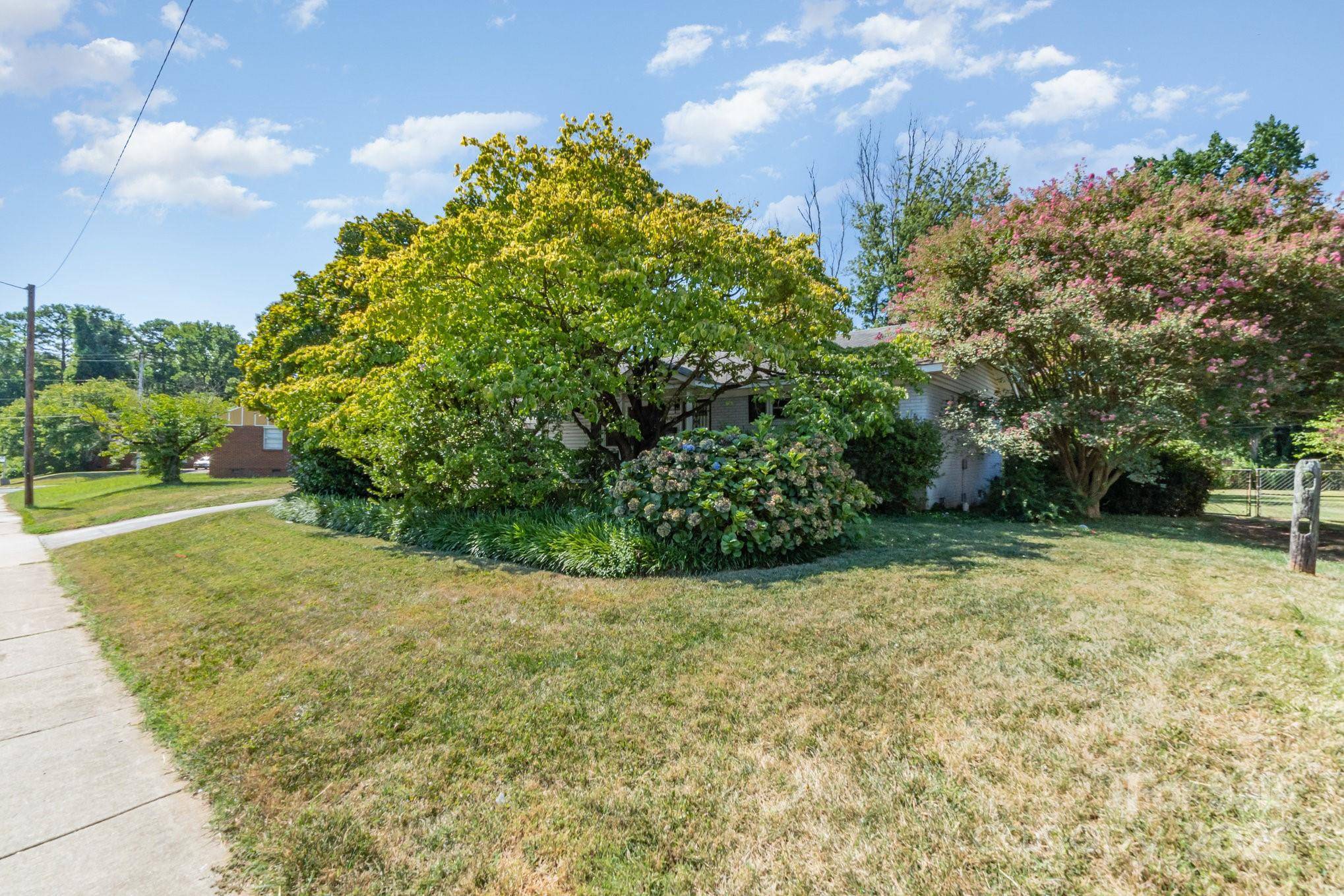 Charlotte, NC 28215,4840 The PLZ