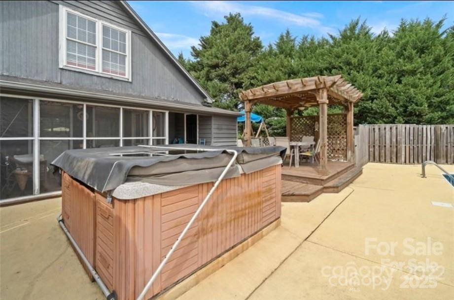 Newton, NC 28658,3368 Plateau RD