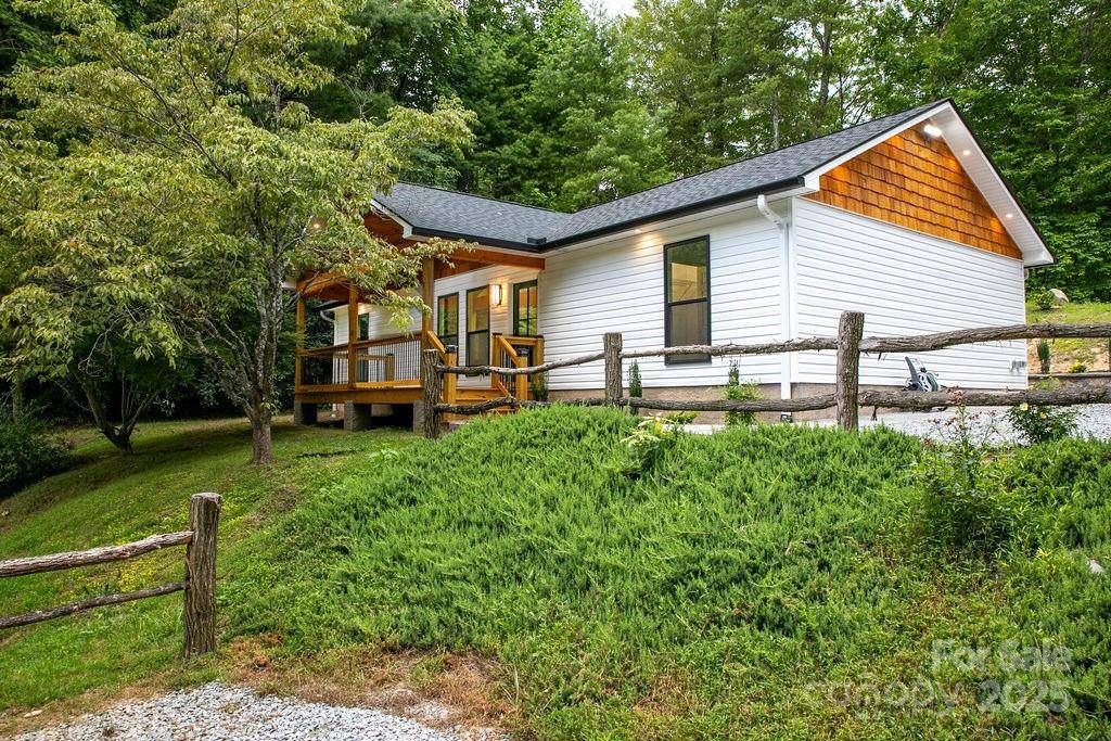 Brevard, NC 28712,147 Wood RD