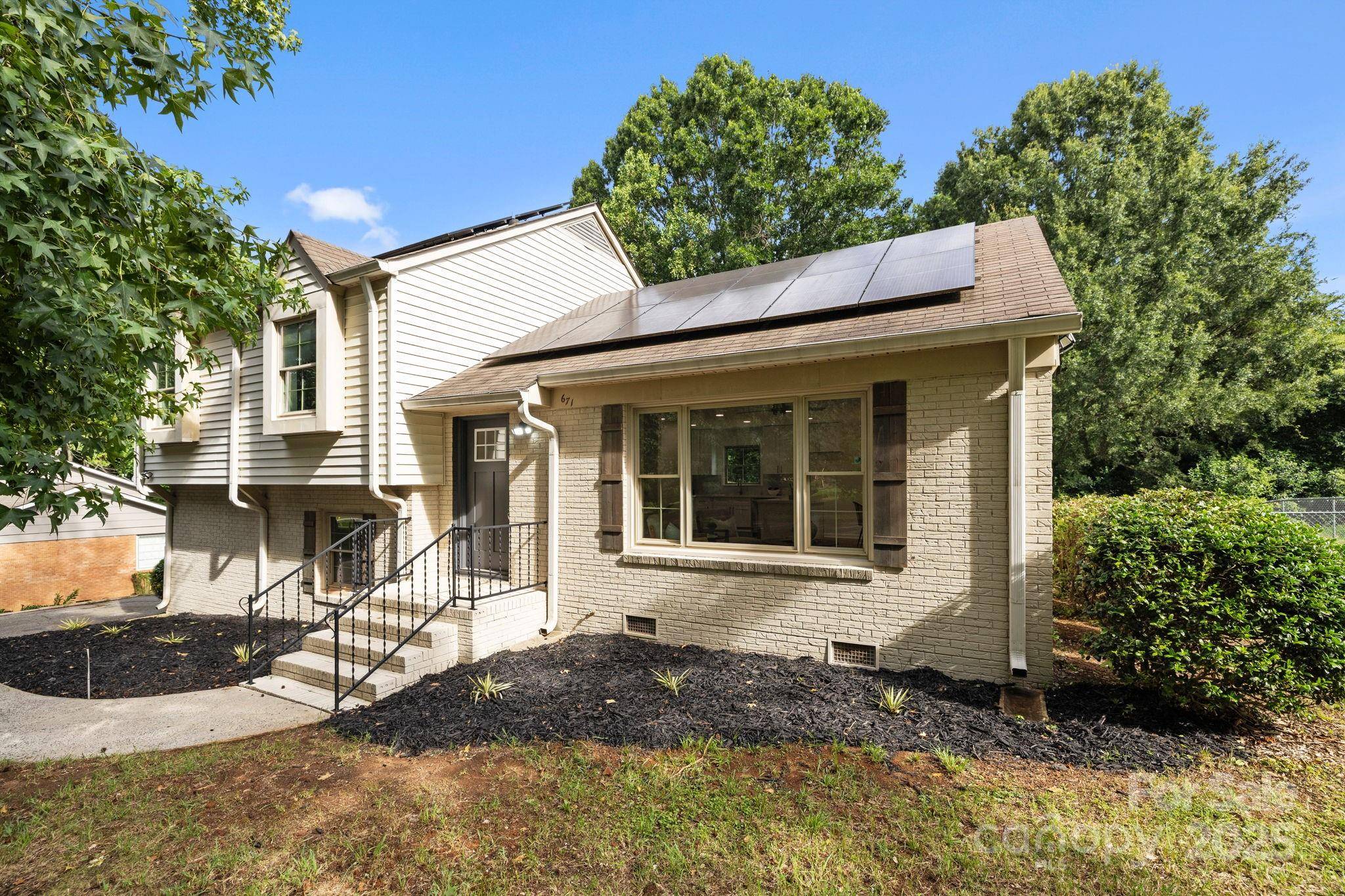 Charlotte, NC 28217,671 Archdale DR