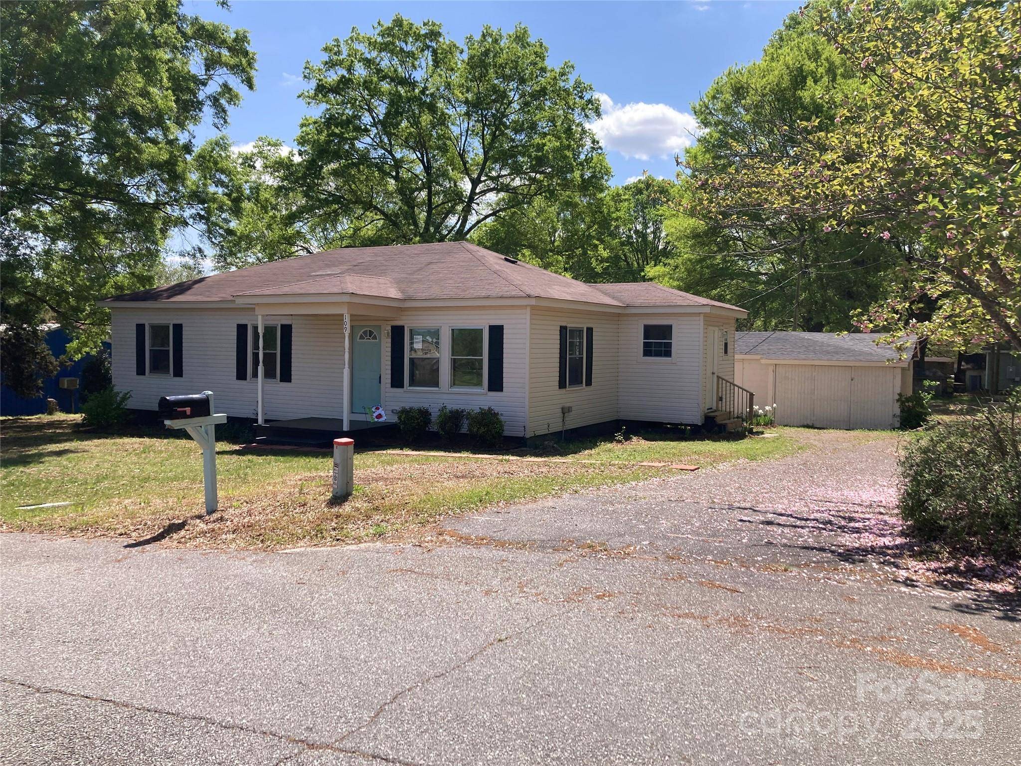 Cherryville, NC 28021,109 BARRETT ST