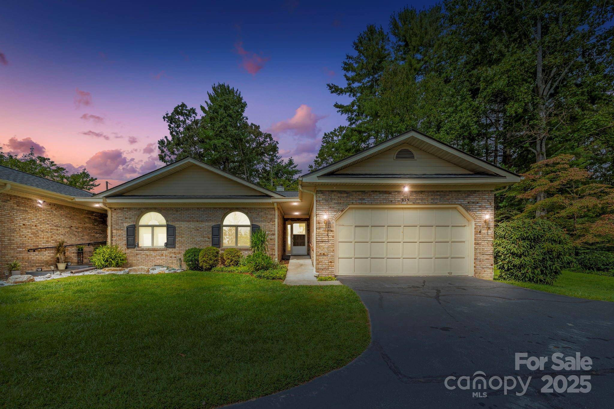 Hendersonville, NC 28739,933 Kanuga RD