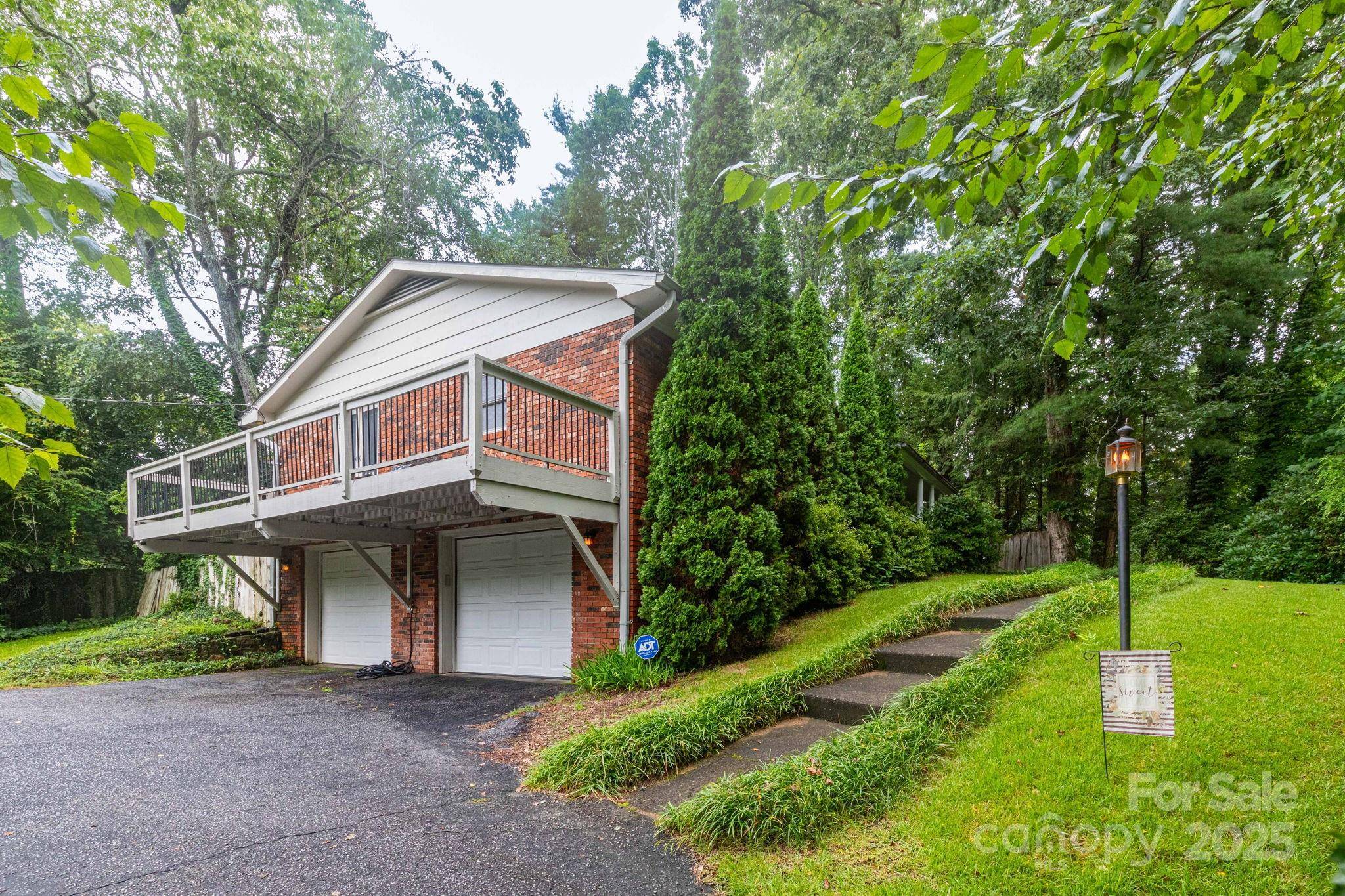 Hendersonville, NC 28791,936 Toxaway DR