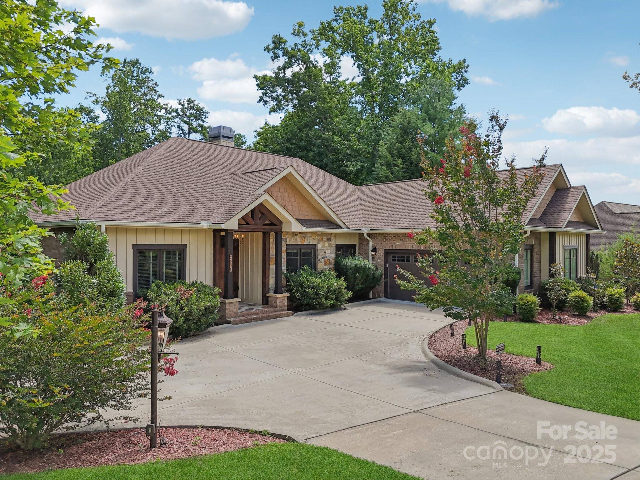 Hendersonville, NC 28791,274 Majestic View CT