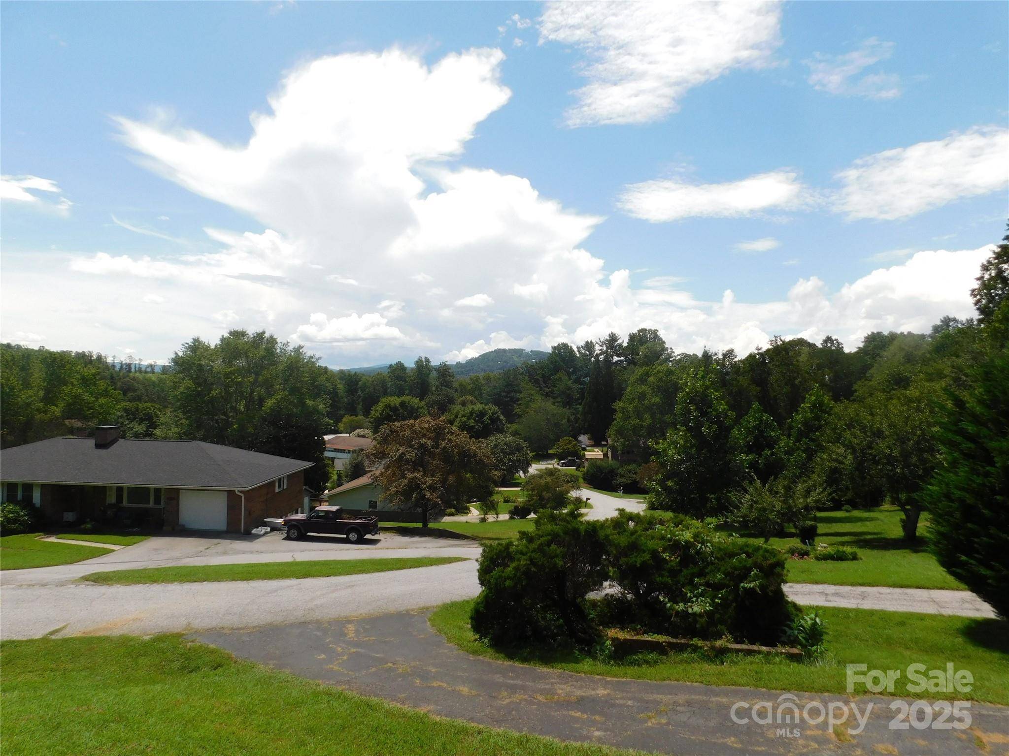 Hendersonville, NC 28792,125 Fulton DR