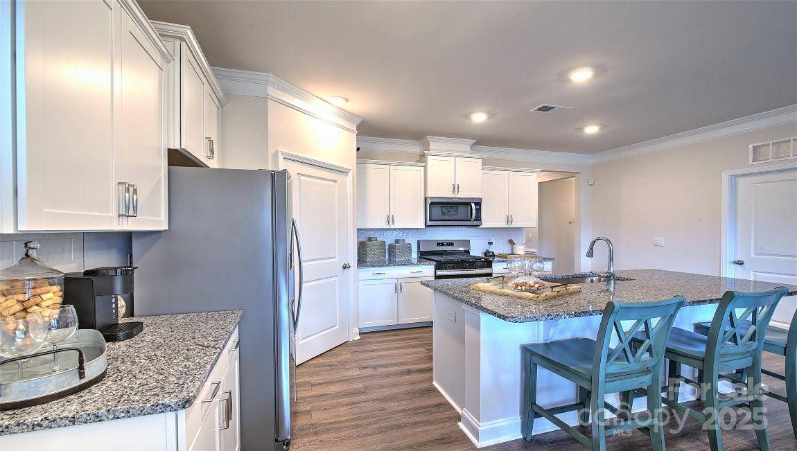 Hendersonville, NC 28792,22 Fox Cove RD