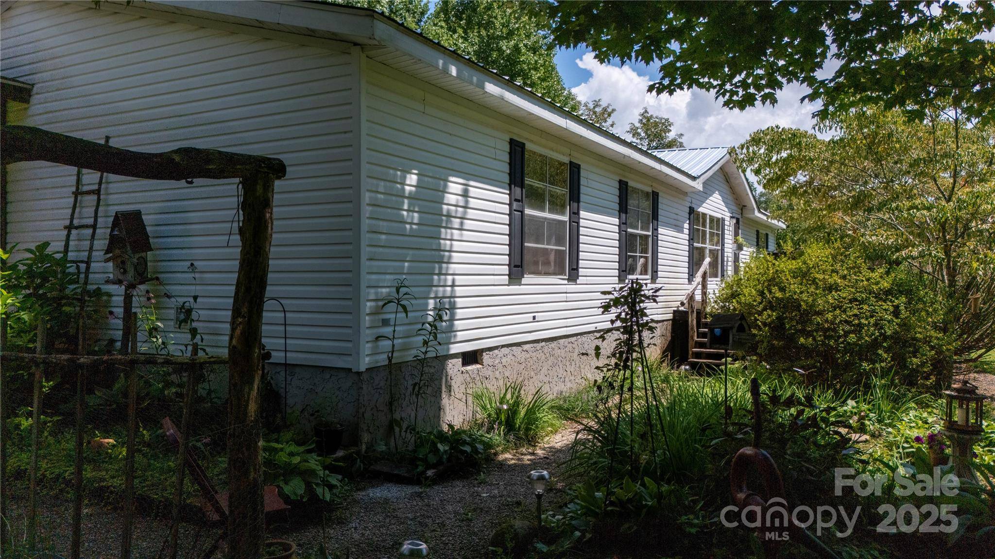 Green Mountain, NC 28740,614 Upper Doe Bag RD