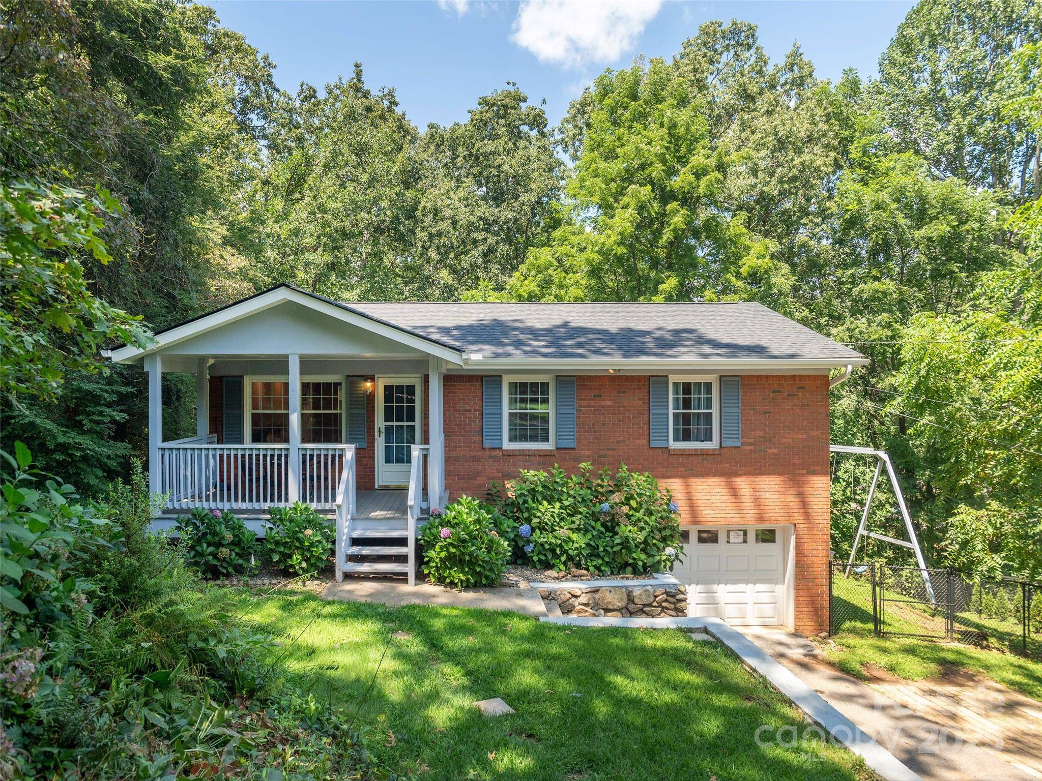 Arden, NC 28704,21 Laurel Park DR