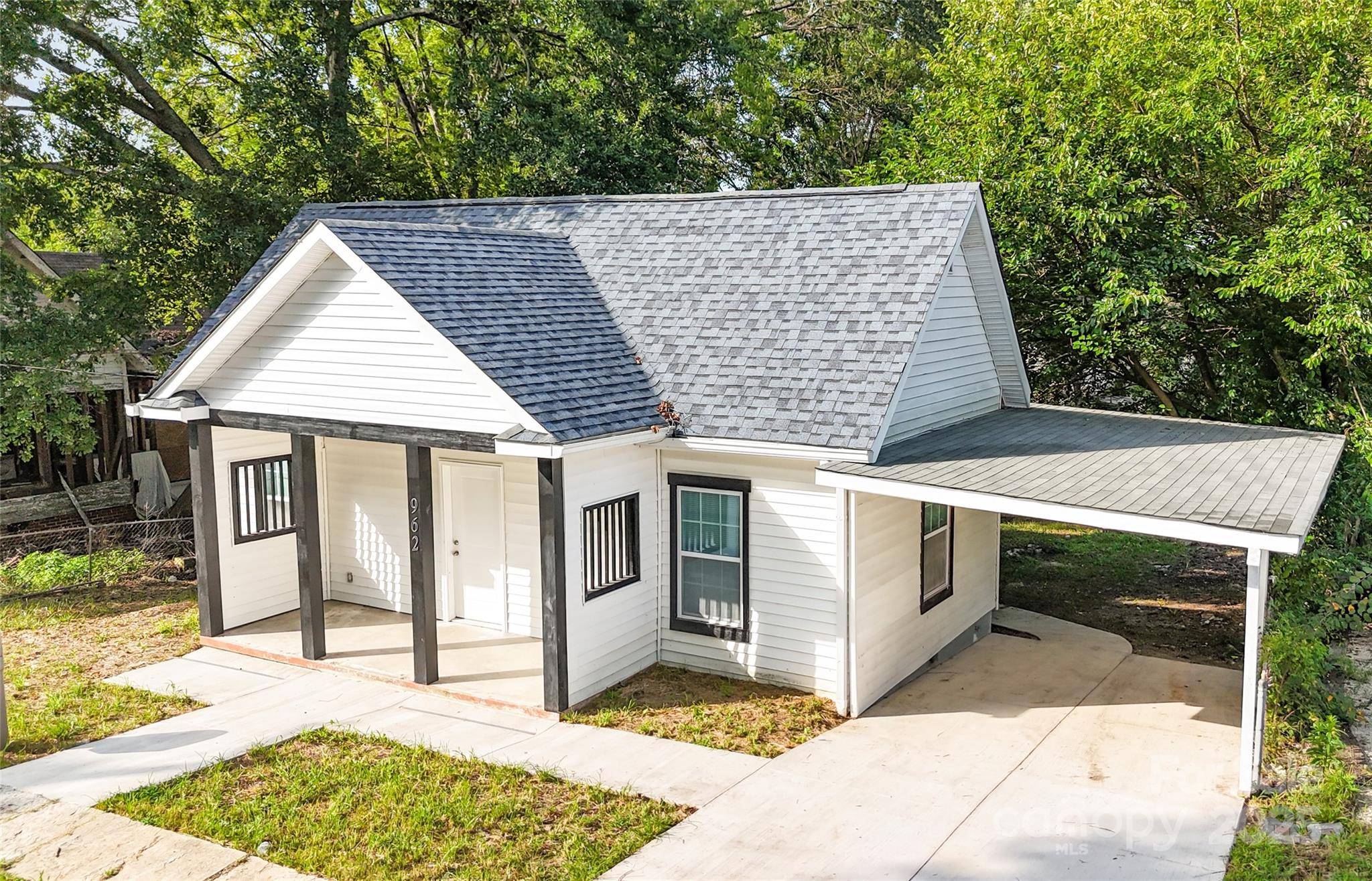 Lancaster, SC 29720,962 13th ST