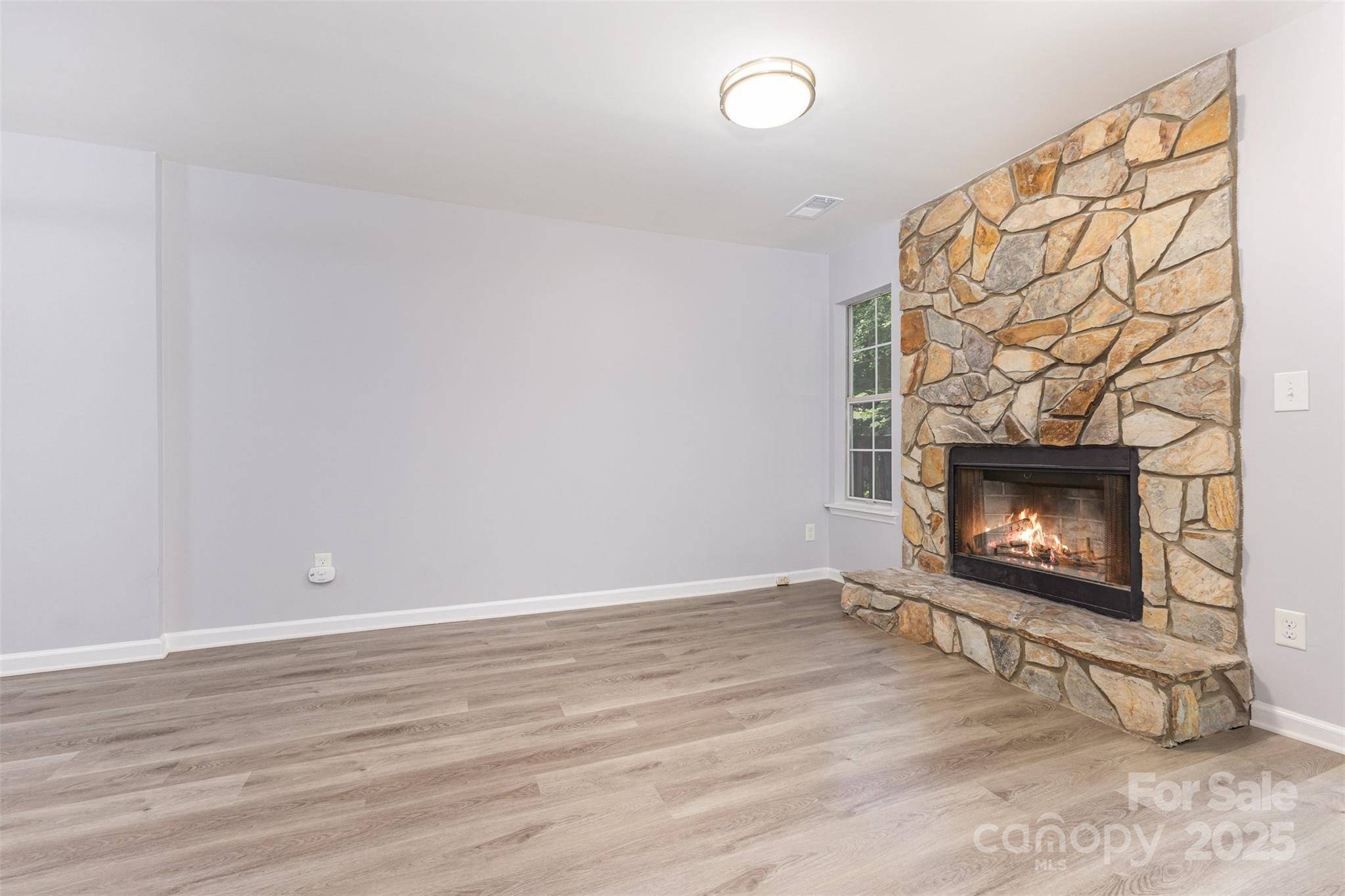 Charlotte, NC 28215,6319 Windsor Gate LN
