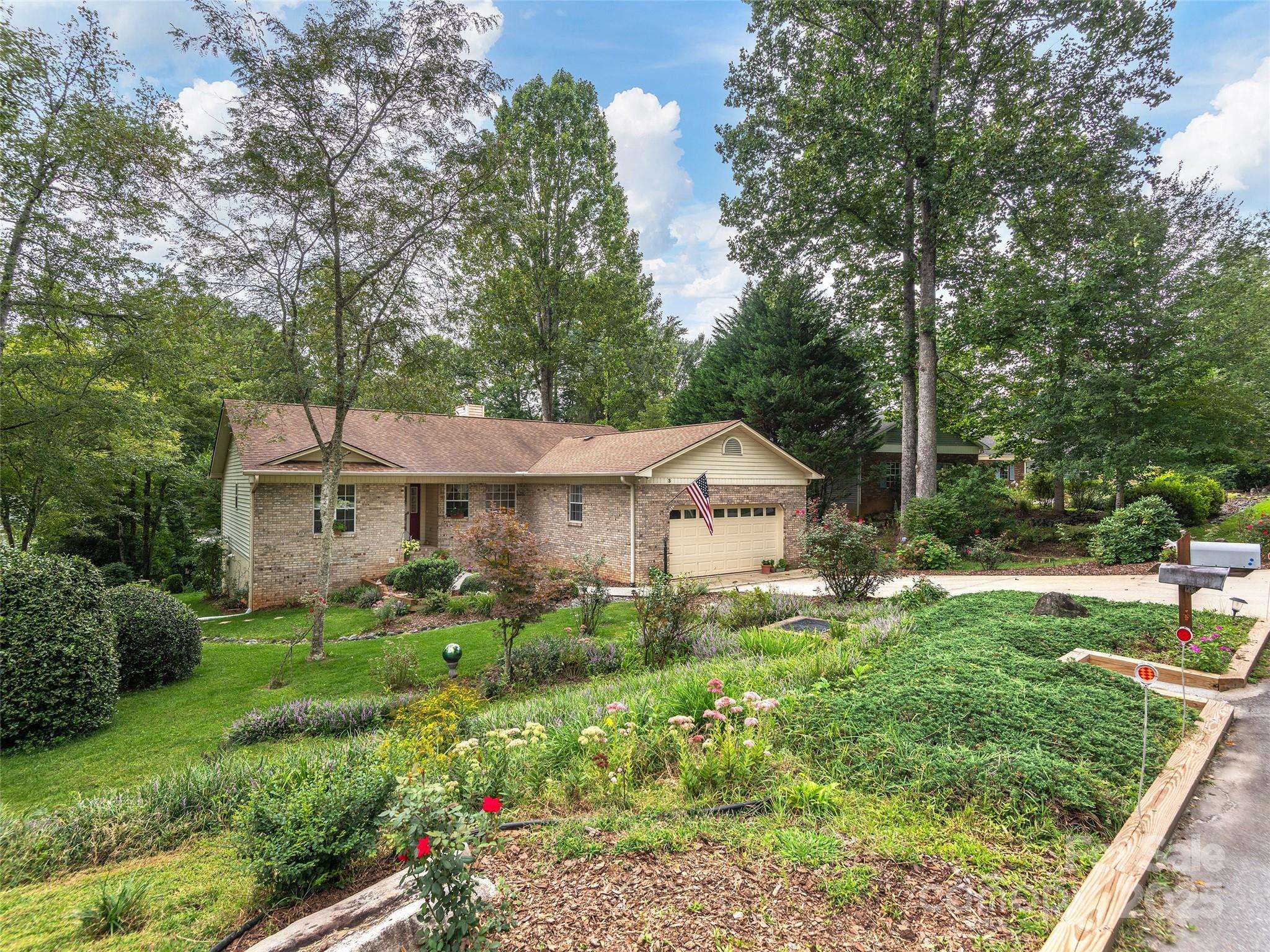 Etowah, NC 28729,3 Wentworth CT