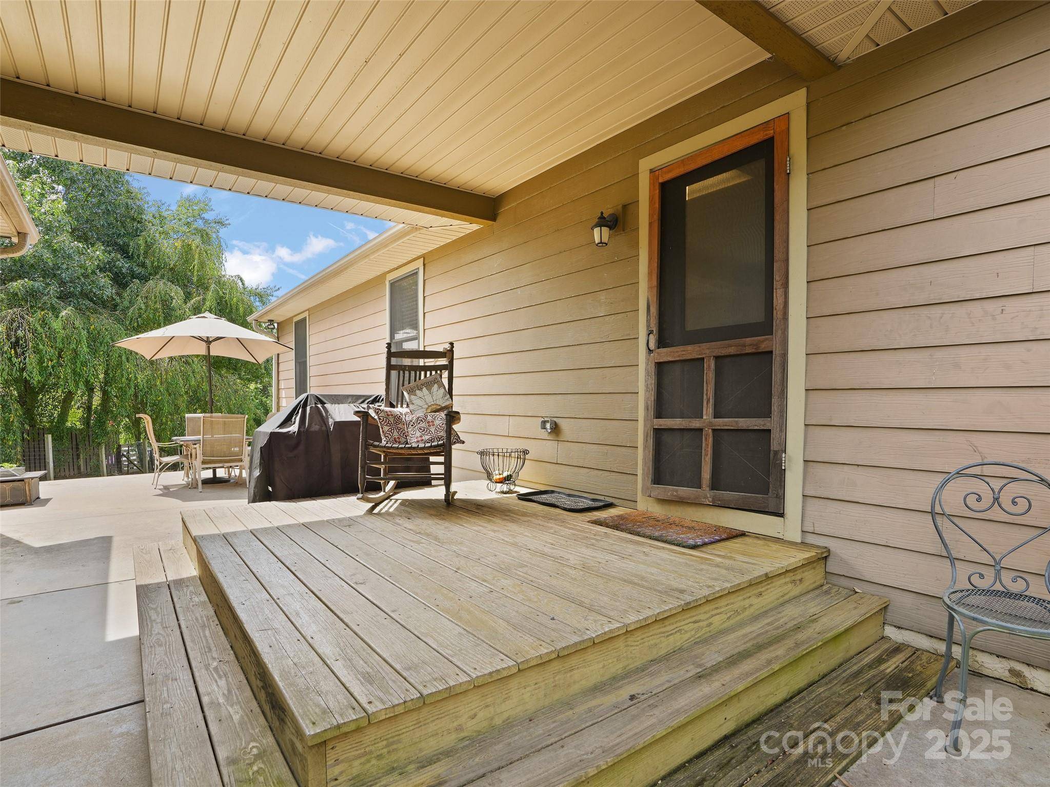 Clyde, NC 28721,93 Strawberry LN