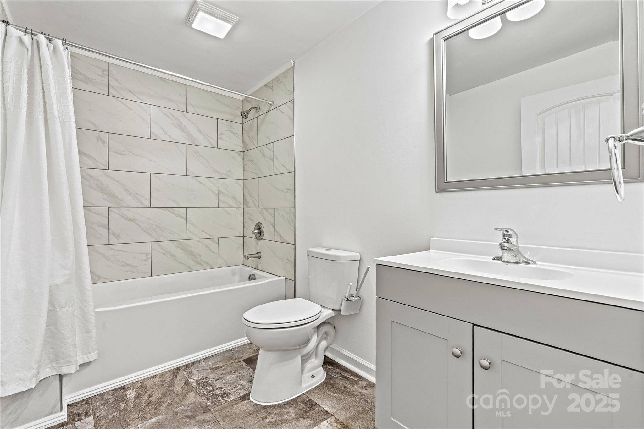 Lenoir, NC 28645,428 Folk ST NW