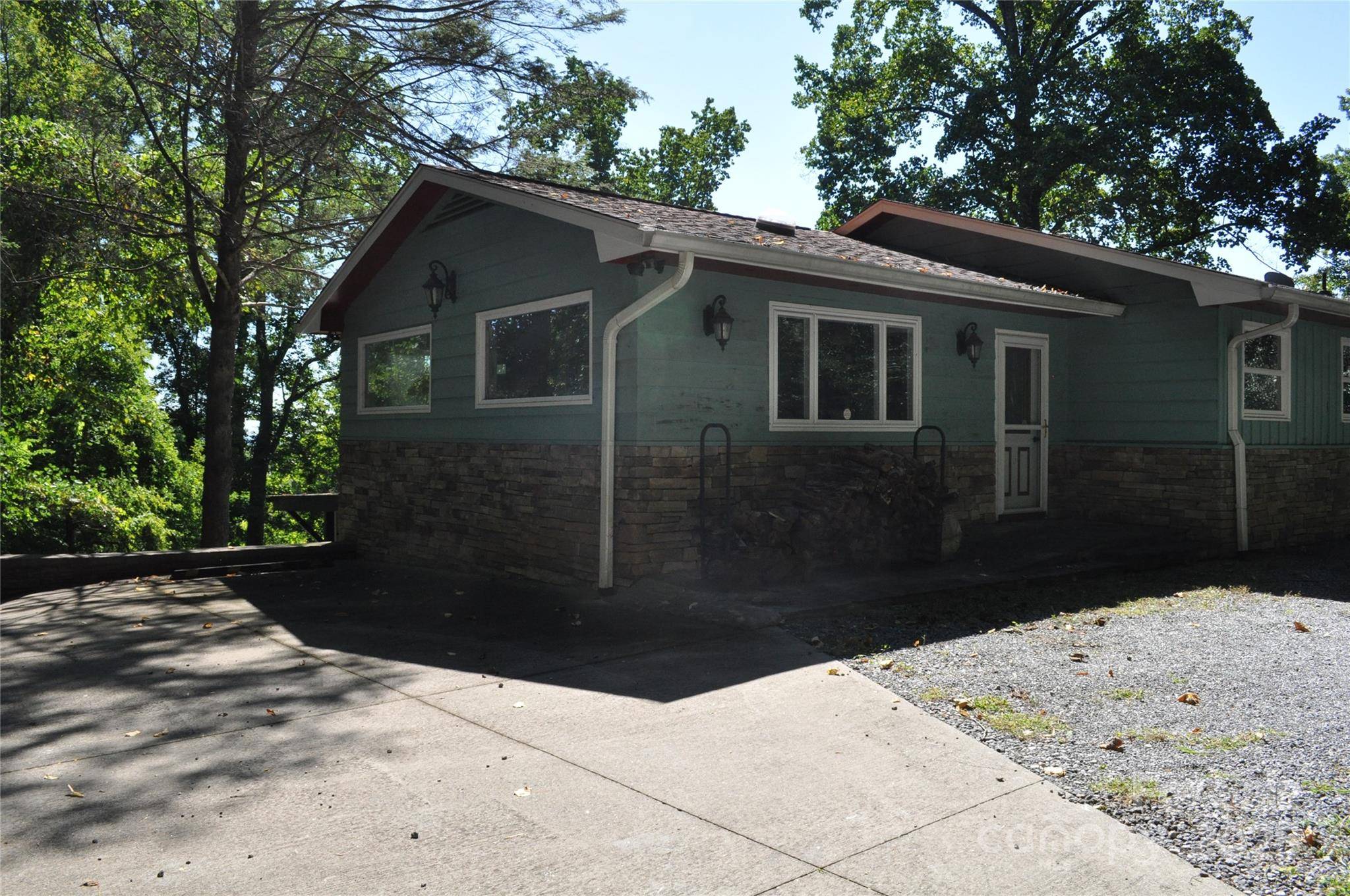 Tryon, NC 28782,502 Meadowlark DR