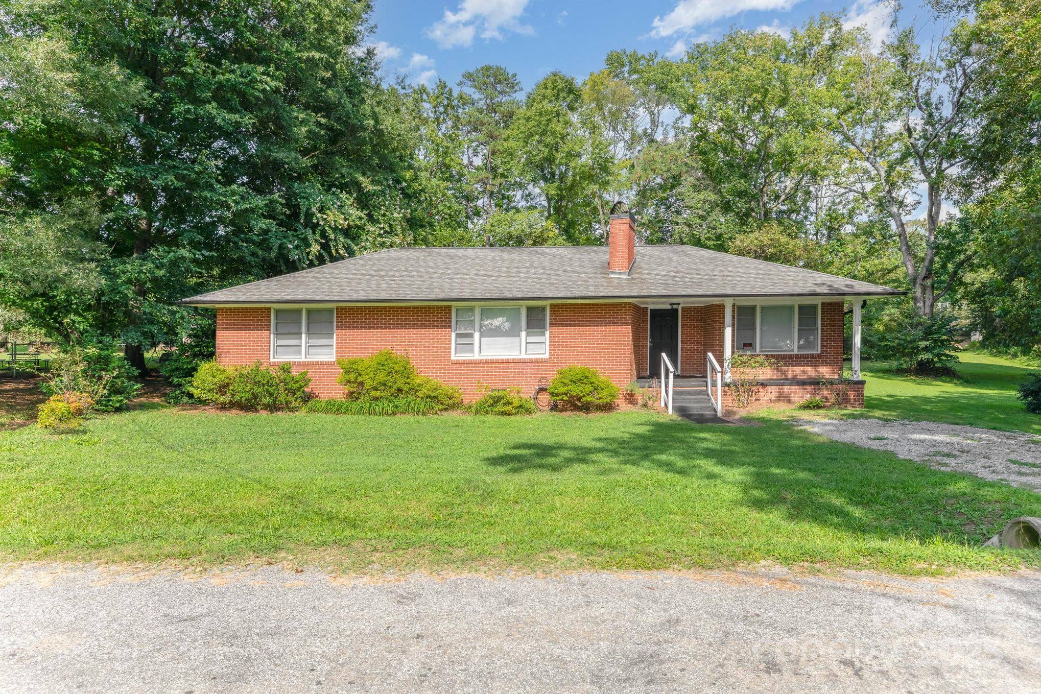 China Grove, NC 28023,220 Hazel ST