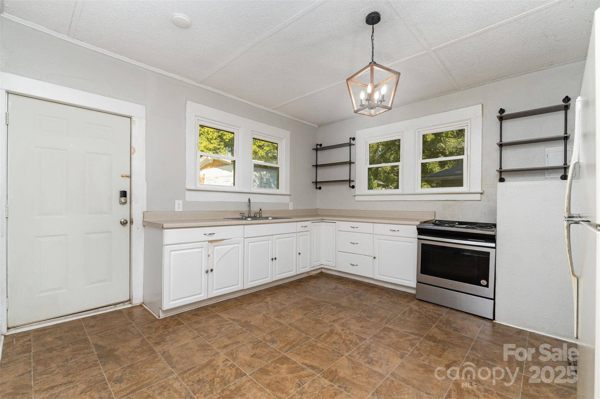 Gastonia, NC 28052,111 Dix ST