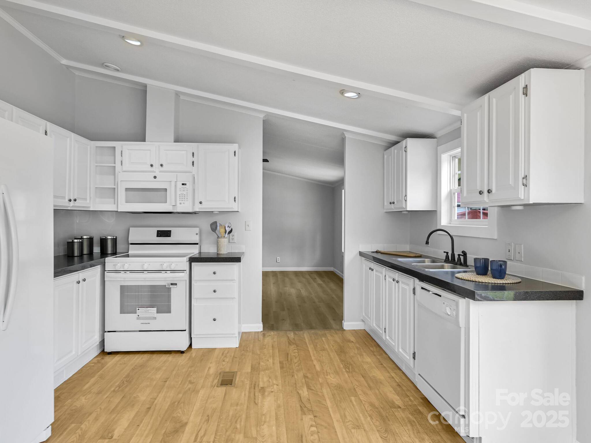 Candler, NC 28715,37 Motts DR