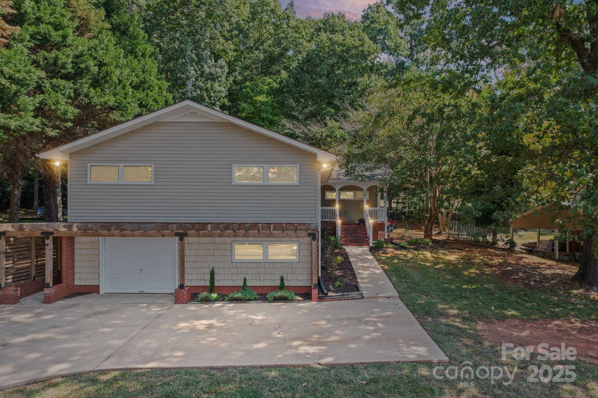 Badin, NC 28009,39 Elm ST